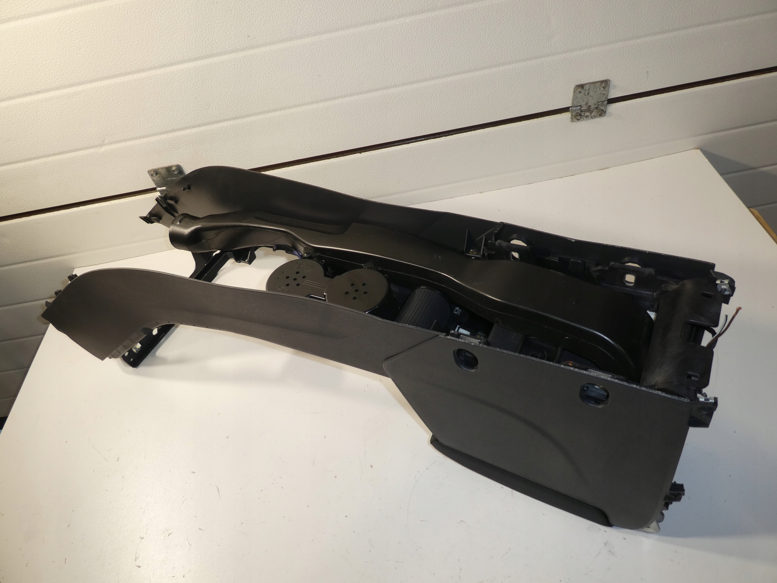 TUNEL armrest VW TIGUAN plus 5N0864251B