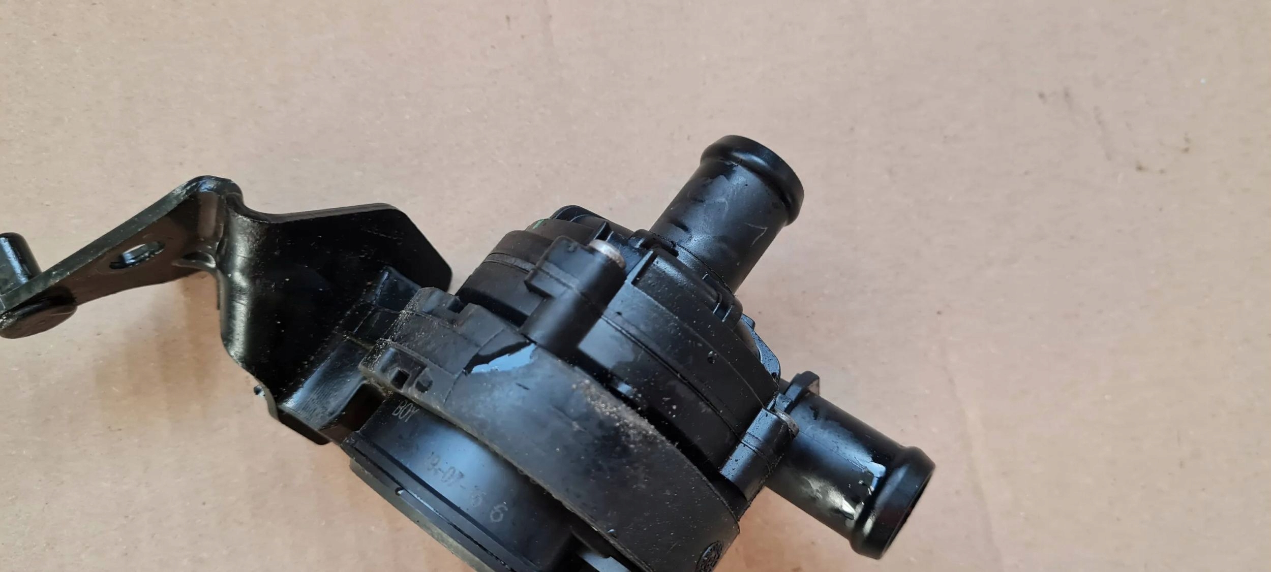 Q3 83A pumpa cirkulacije vode 2.0 TFSI 2Q0965567B VW AUDI