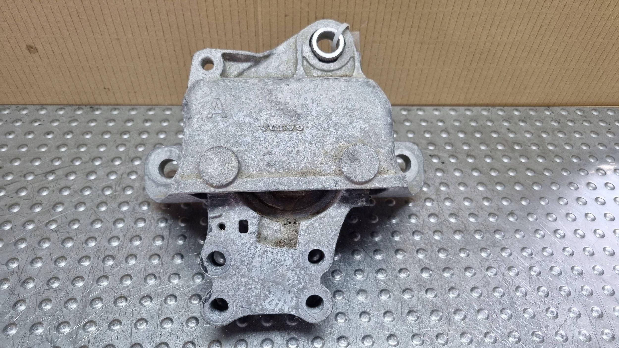 holder engine mount right 32298325 VOLVO XC40 II 1.5 2.0B HYBRYDA