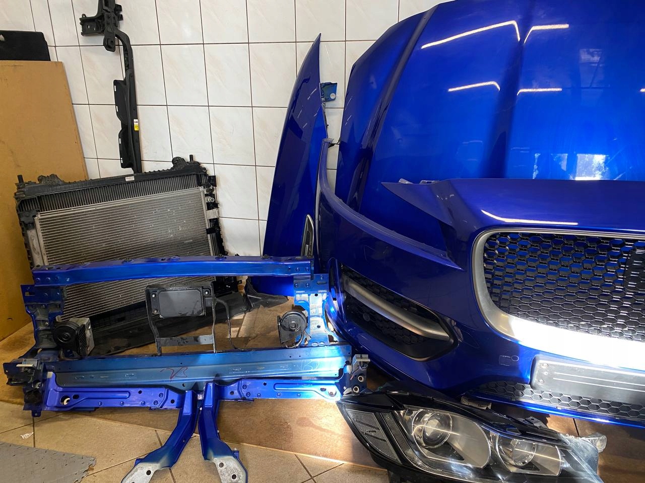 PRZOD ZDERZAK LAMPY BŁOTNIKI CHLODNICY PAS BELKA JAGUAR F-PACE X761 R-SPORT Typ samochodu Samochody osobowe