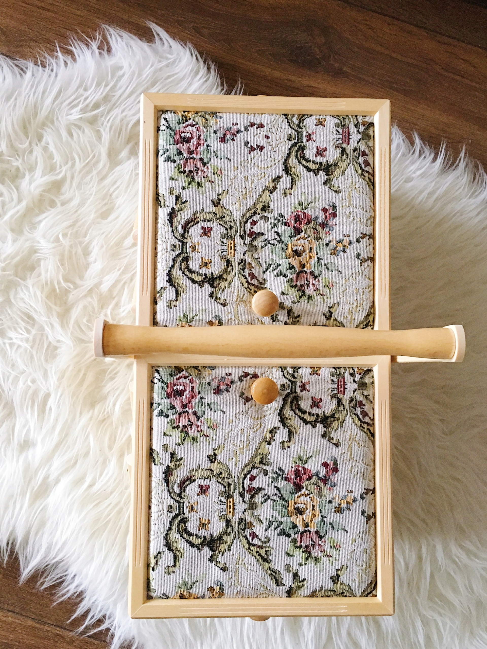 Niciarka pojemnik na nici przybornik puzderko HAND Szerokość produktu 20 cm