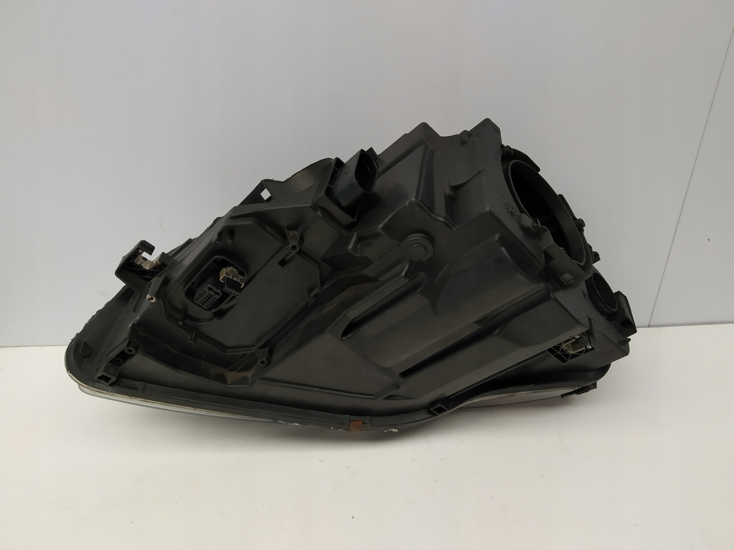 2004-2008r Audi A4 B7 reflektor light xenon right 8E0941004BM Pomaranczowy