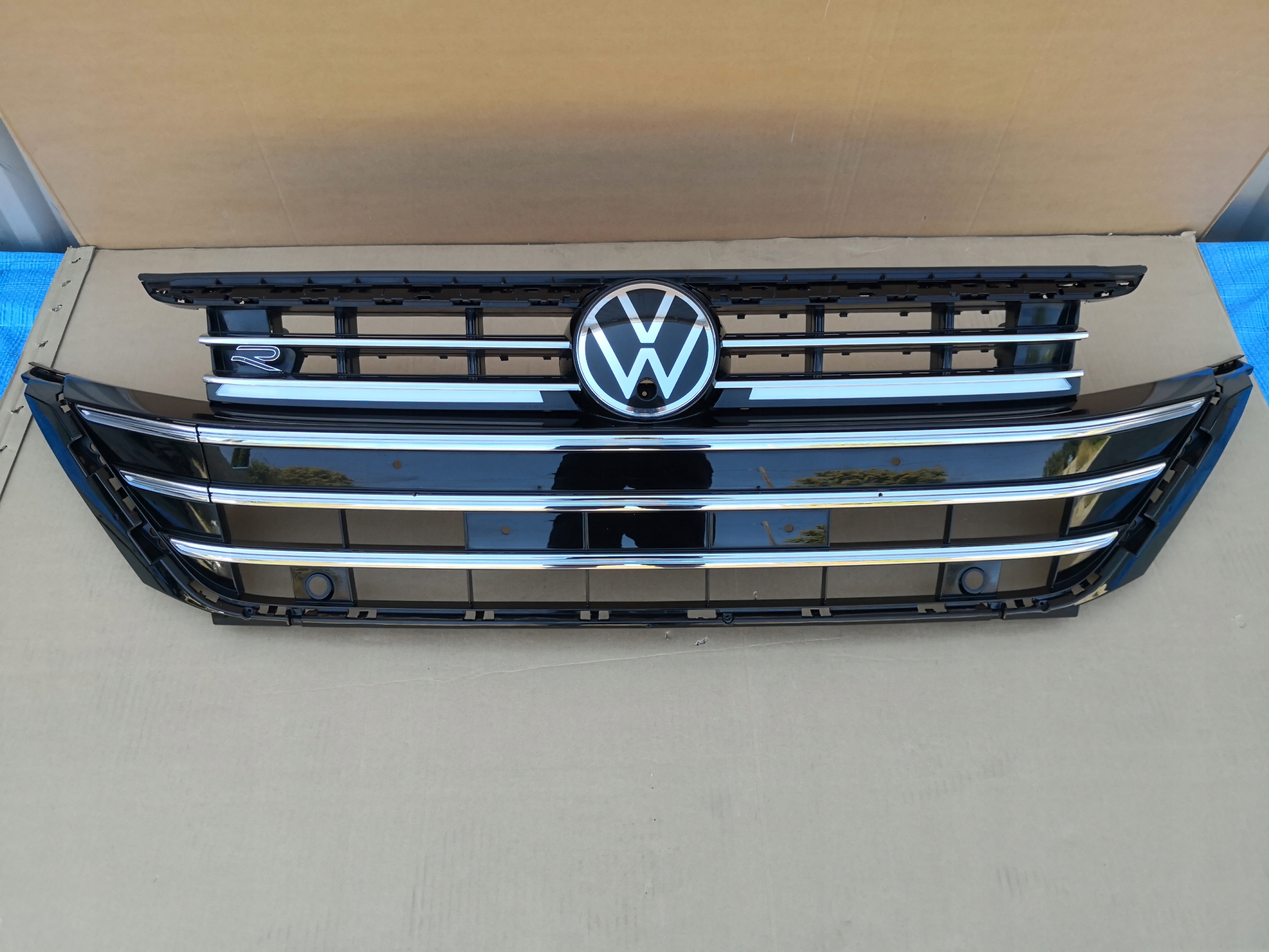 VW ARTEON 3G8 LIFT 20- GRILL ATRAPA CHŁODNICY