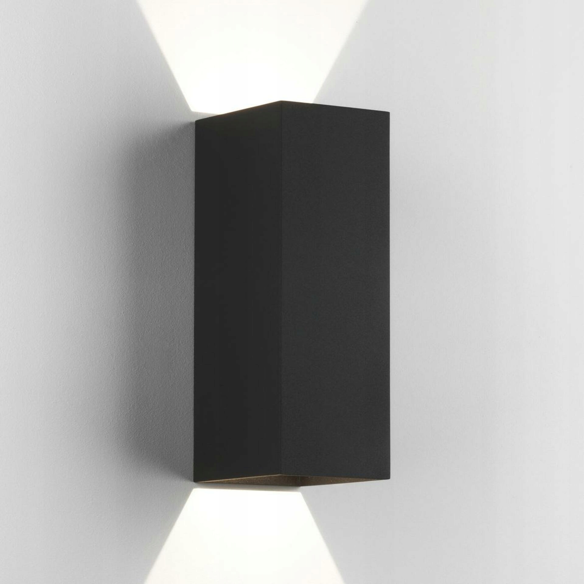 Nástenné svietidlo Astro Oslo 255 Led 7,5 W 3000K čierne IP65 vonkajšie/interié