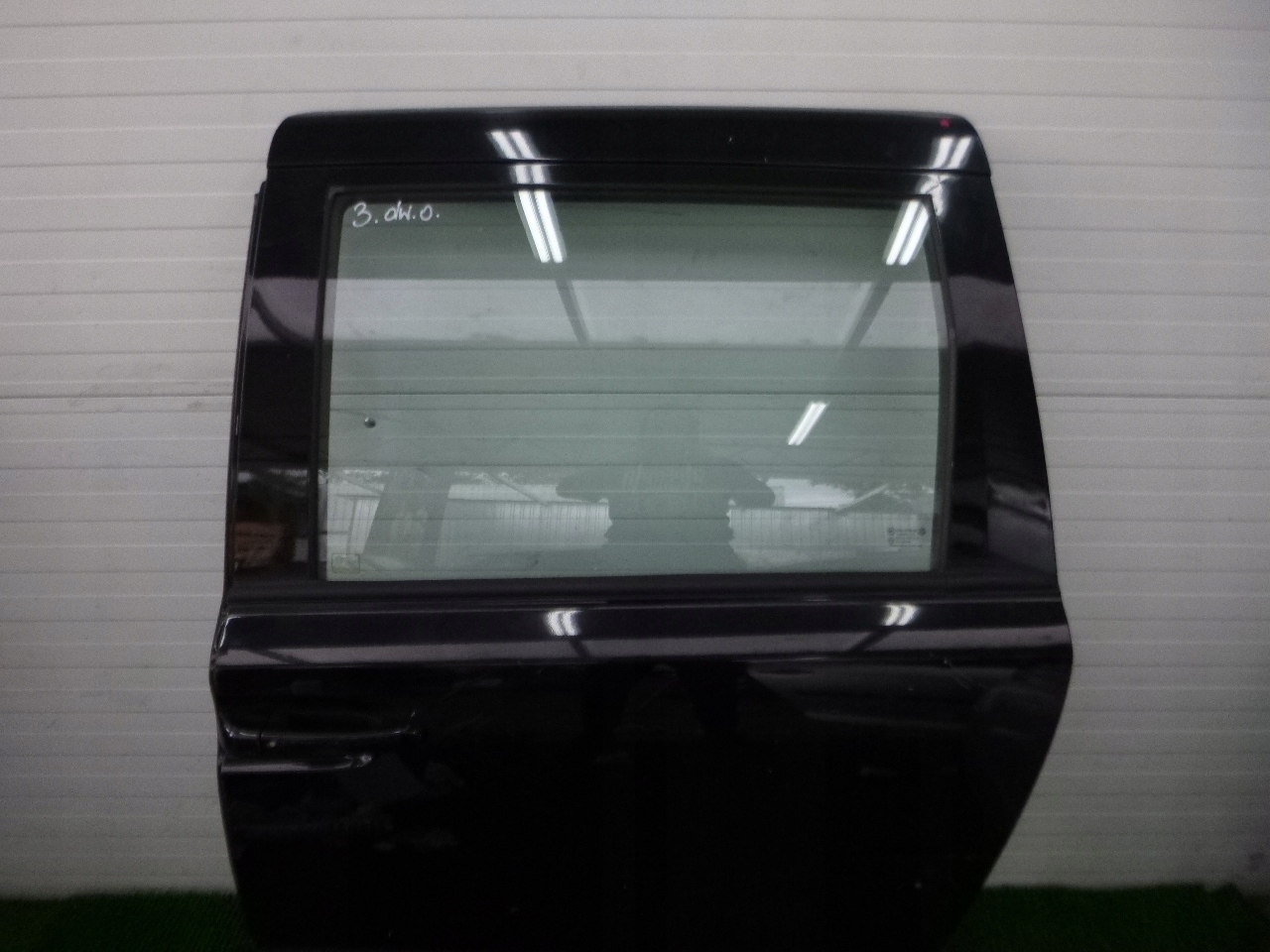 KIA CARNIVAL II 04-14 door rear. left rear part black,