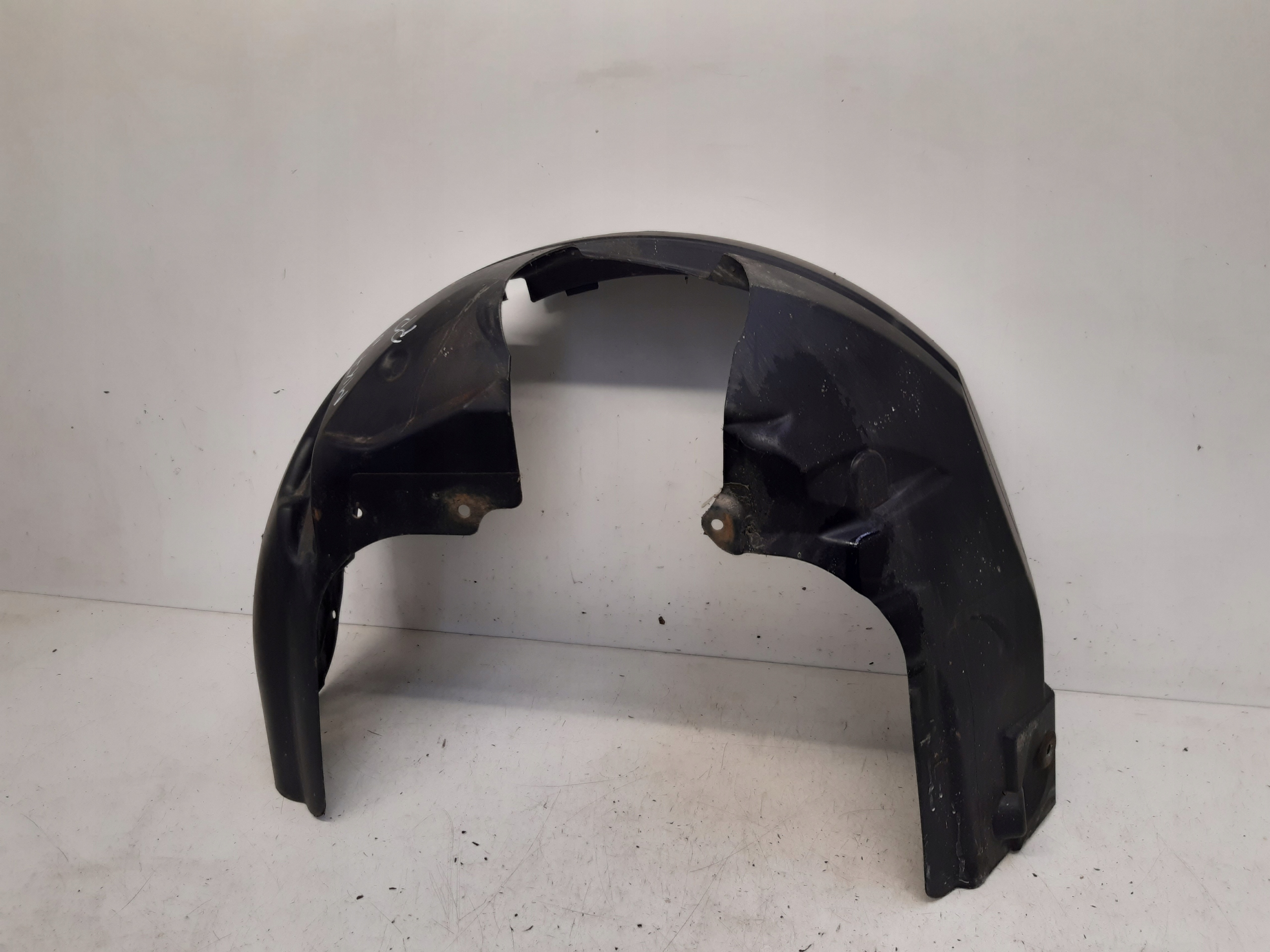 mudguard right front 8A6116114AD Ford Fiesta MK7