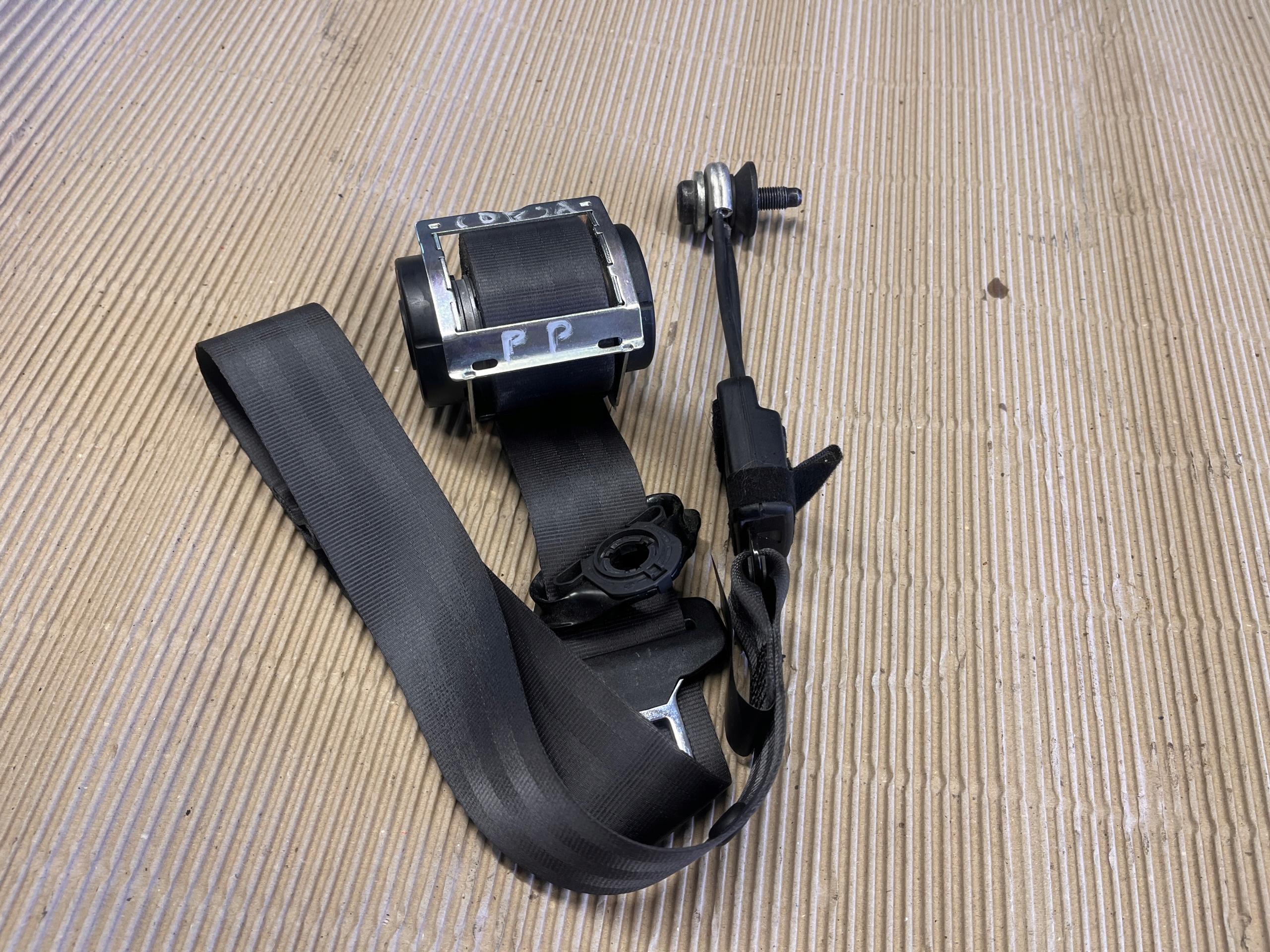 OPEL CORSA E tension belt safety right front F39033222