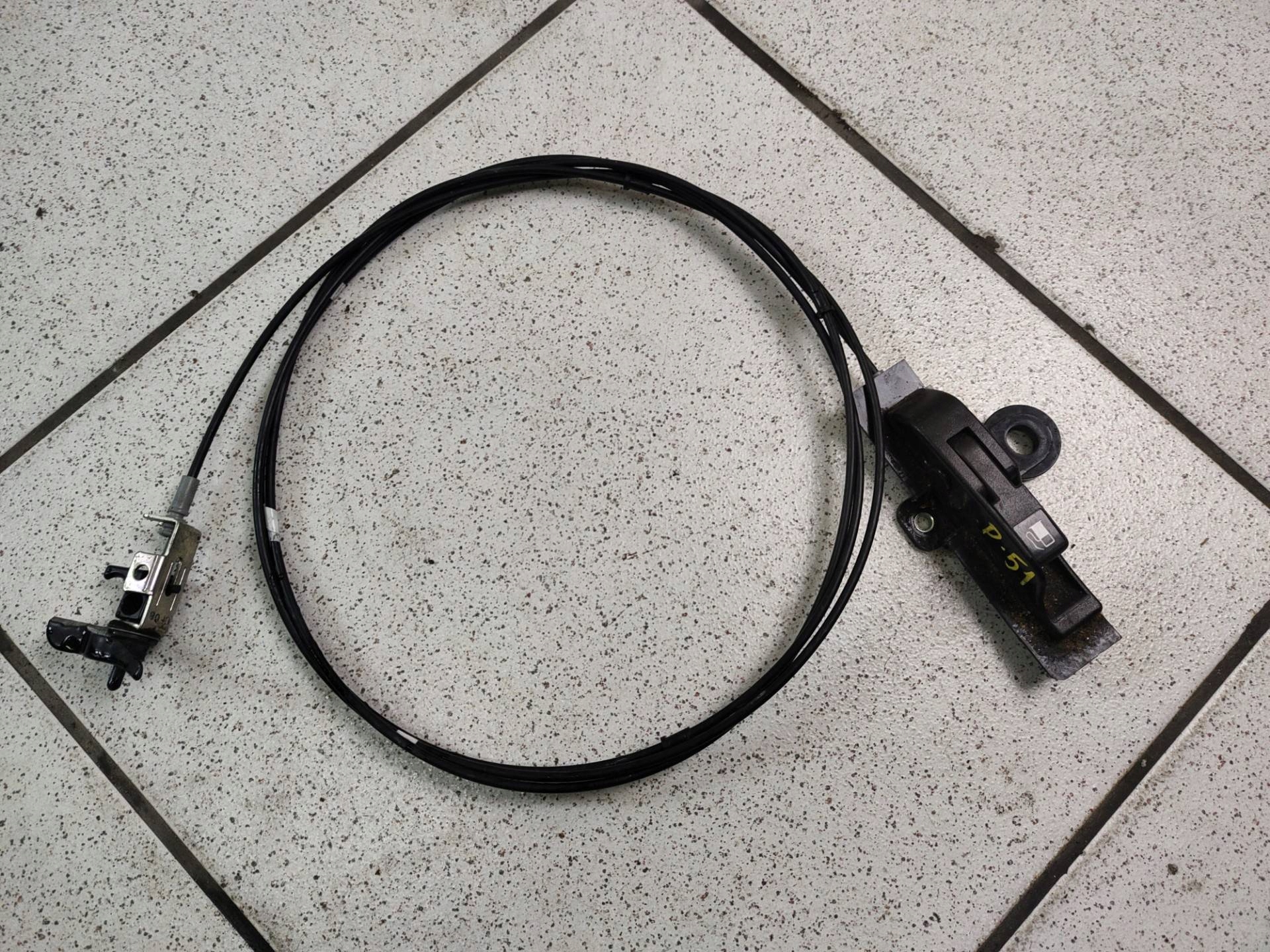 Câble pour l’ouverture du capot Réservoir Carburant Mazda CX-9 facelift 2010