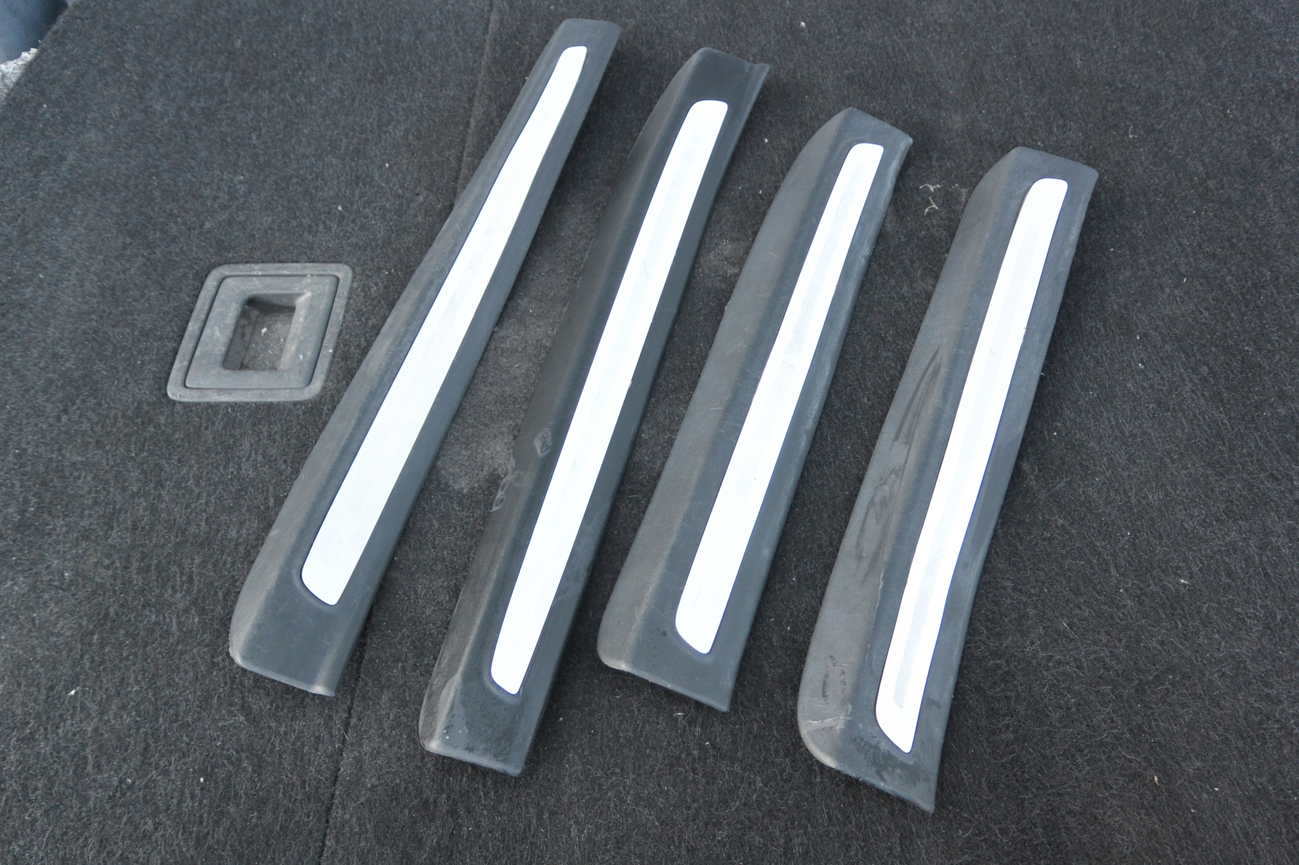 Moulage Couverture Jupes Interne AUDI Q7 4L KOMPLET
