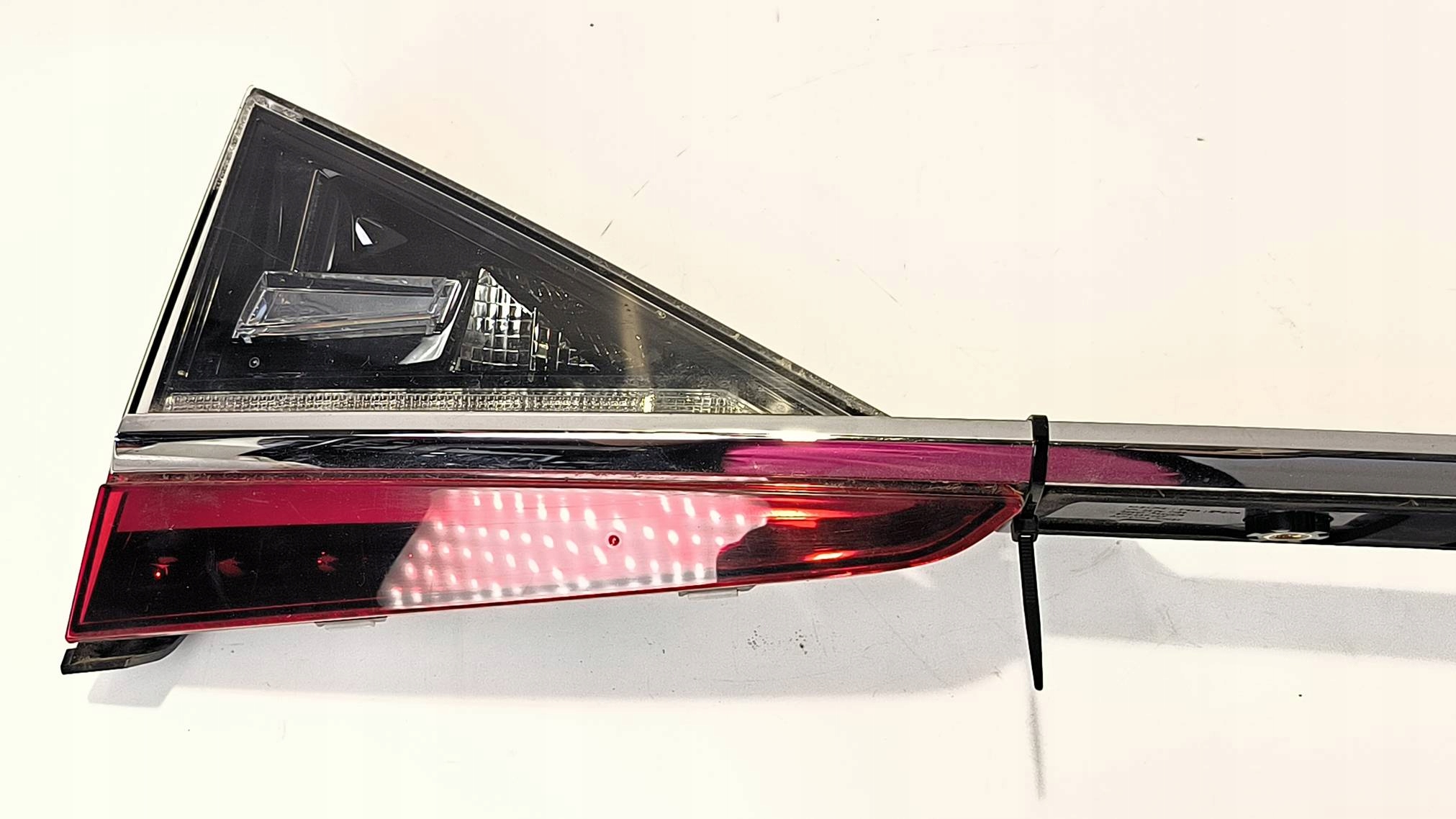 cap bonnet 3V5945308G SKODA SUPERB III HB