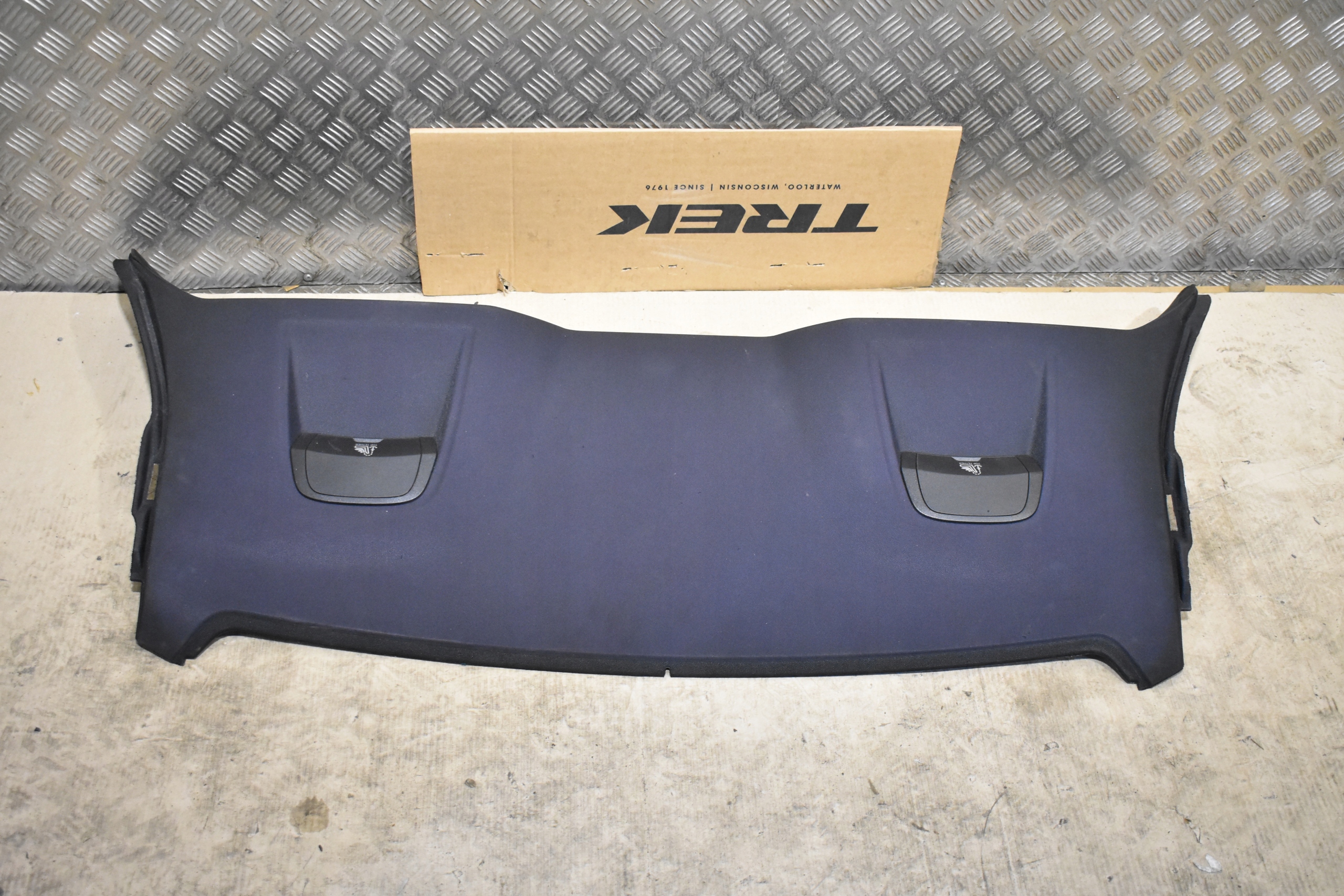 IDEALNA plato rear boot BMW G22 1