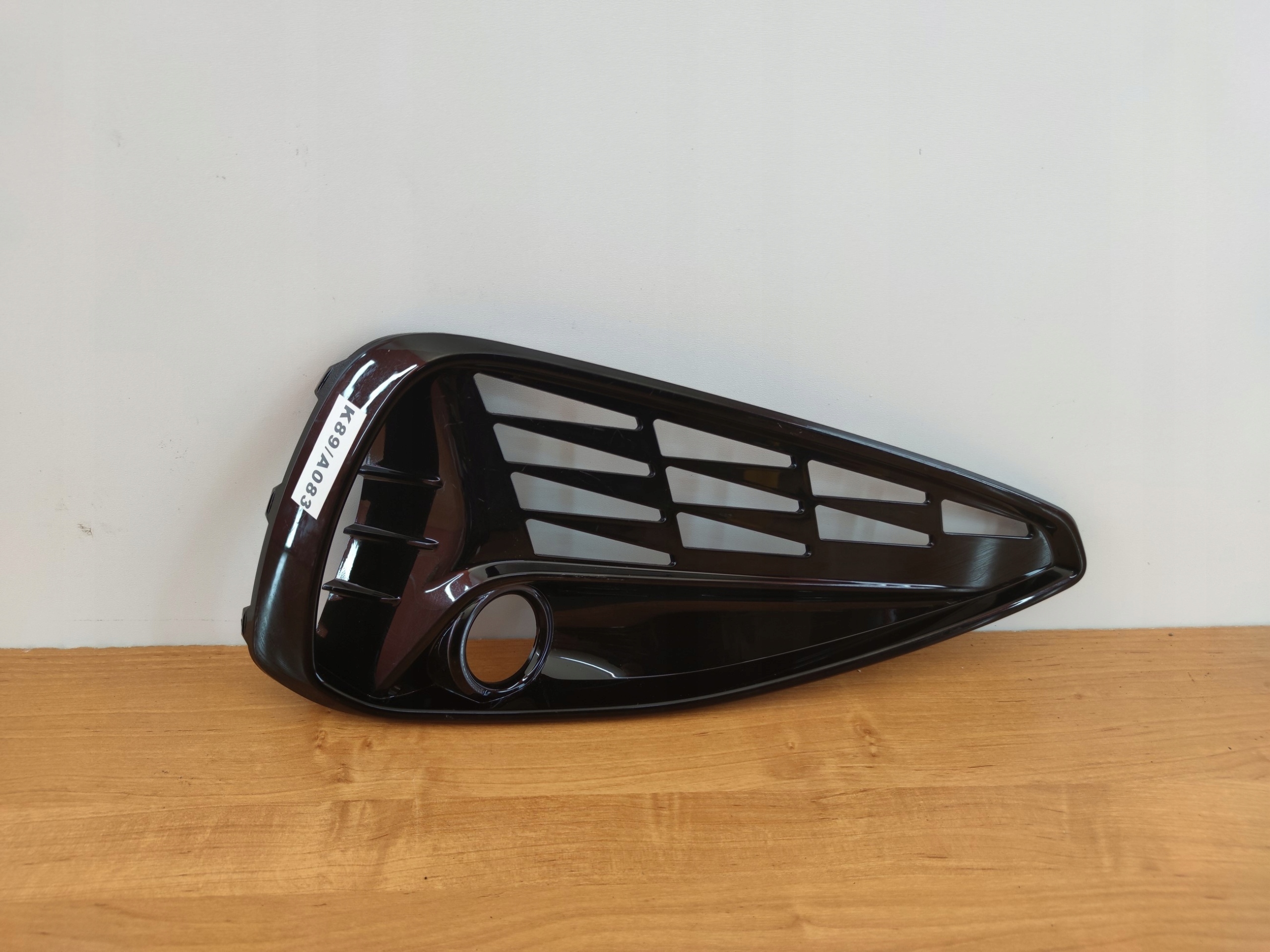 HYUNDAI I30 3 right frame grid of a bumper IDEALNA