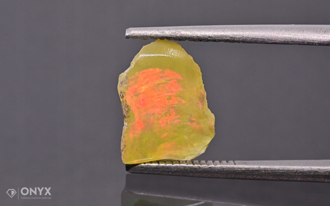 Opal z Etiopie hrudky 10,5x8 mm