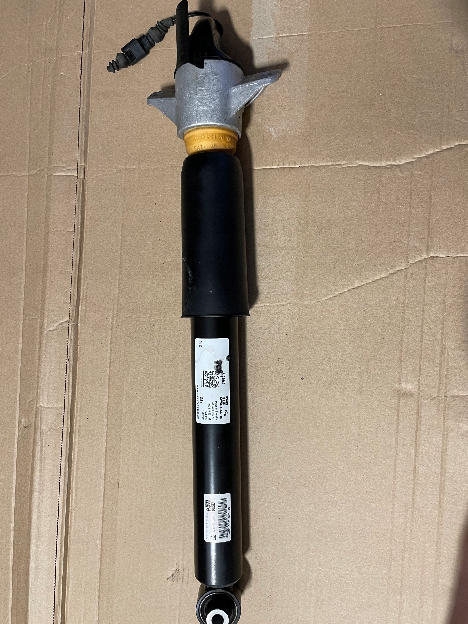 AUDI Q7 SQ8 задній правий амортизатор 4M0616031AS