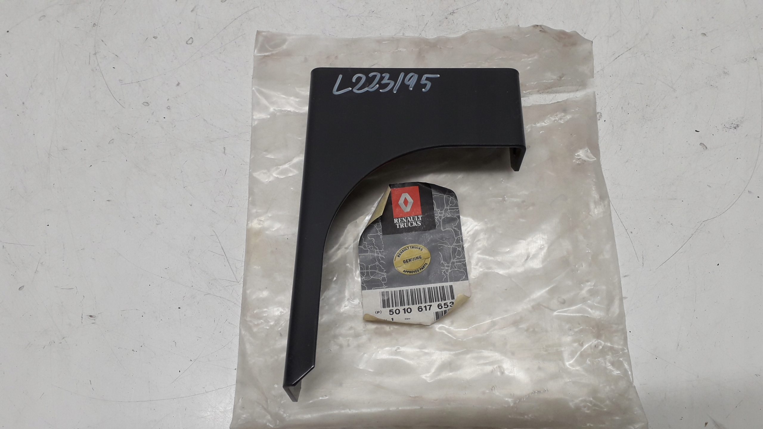 RENAULT PREMIUM КРОНШТЕЙН ЛАМПЫ ПРАВЫЙ 5010617653