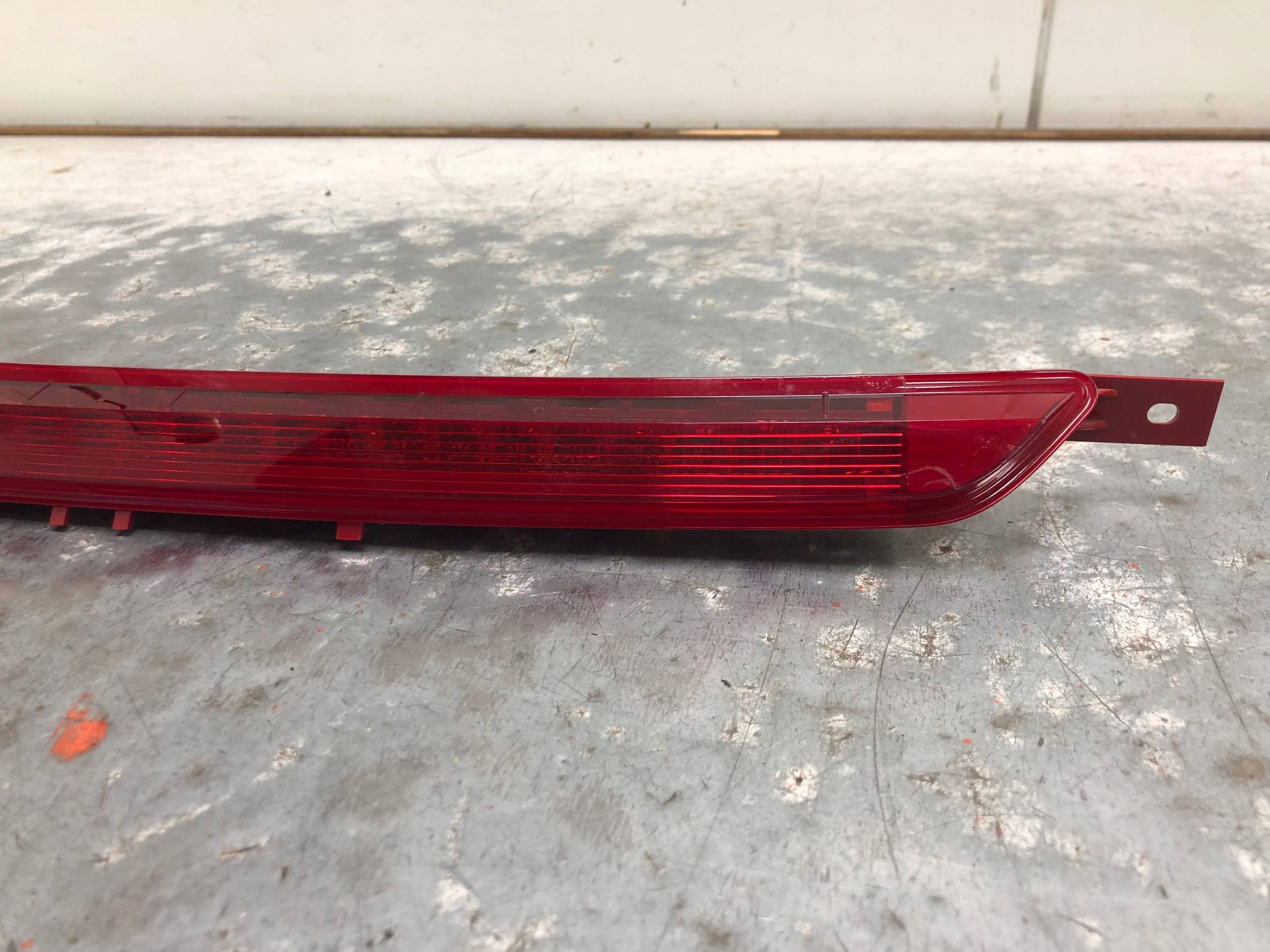 TRZECIE light STOP VW TOUAREG III 5G6945087A