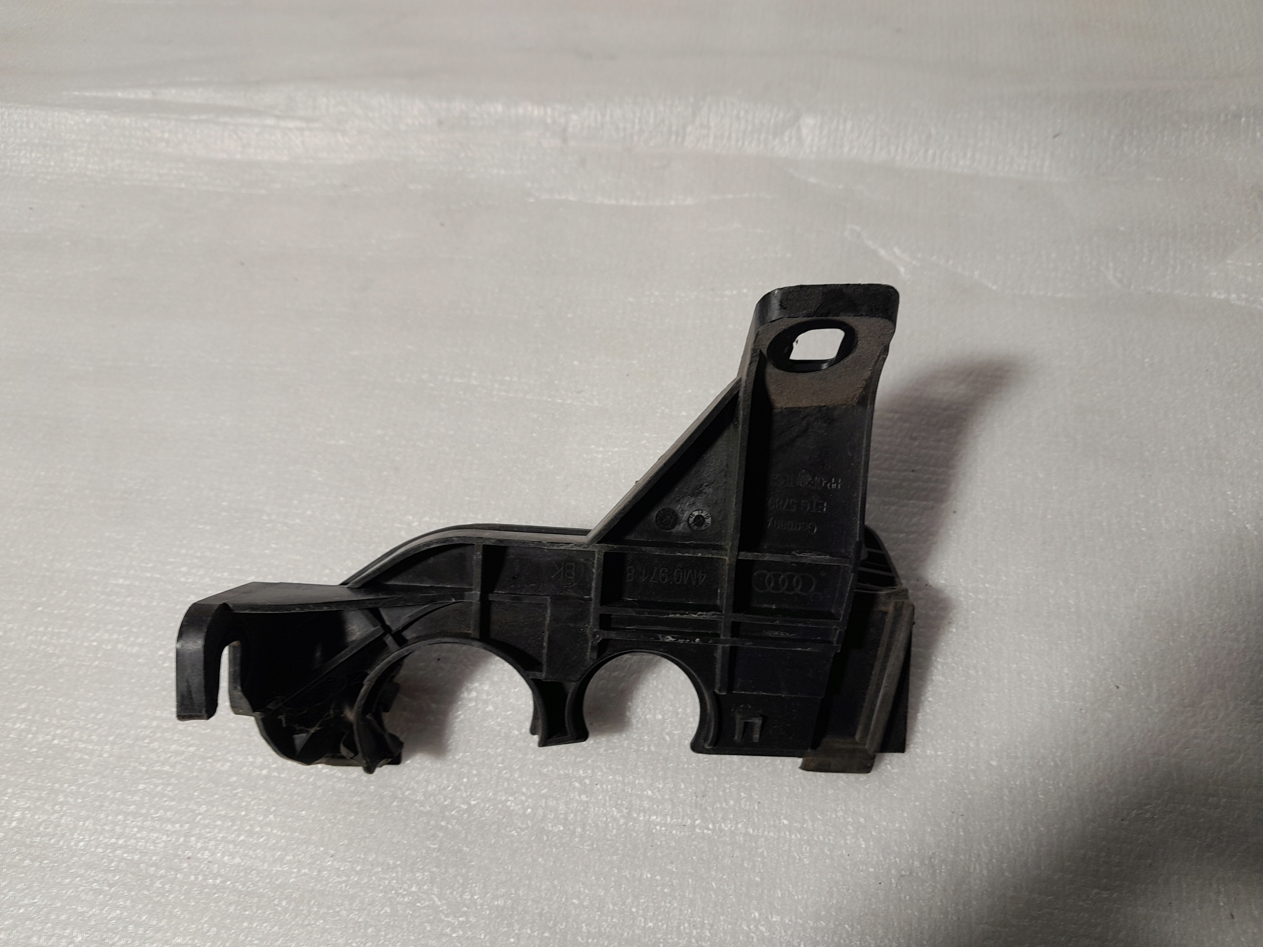 AUDI Q8 4M Halter Halter 4M0971871BK