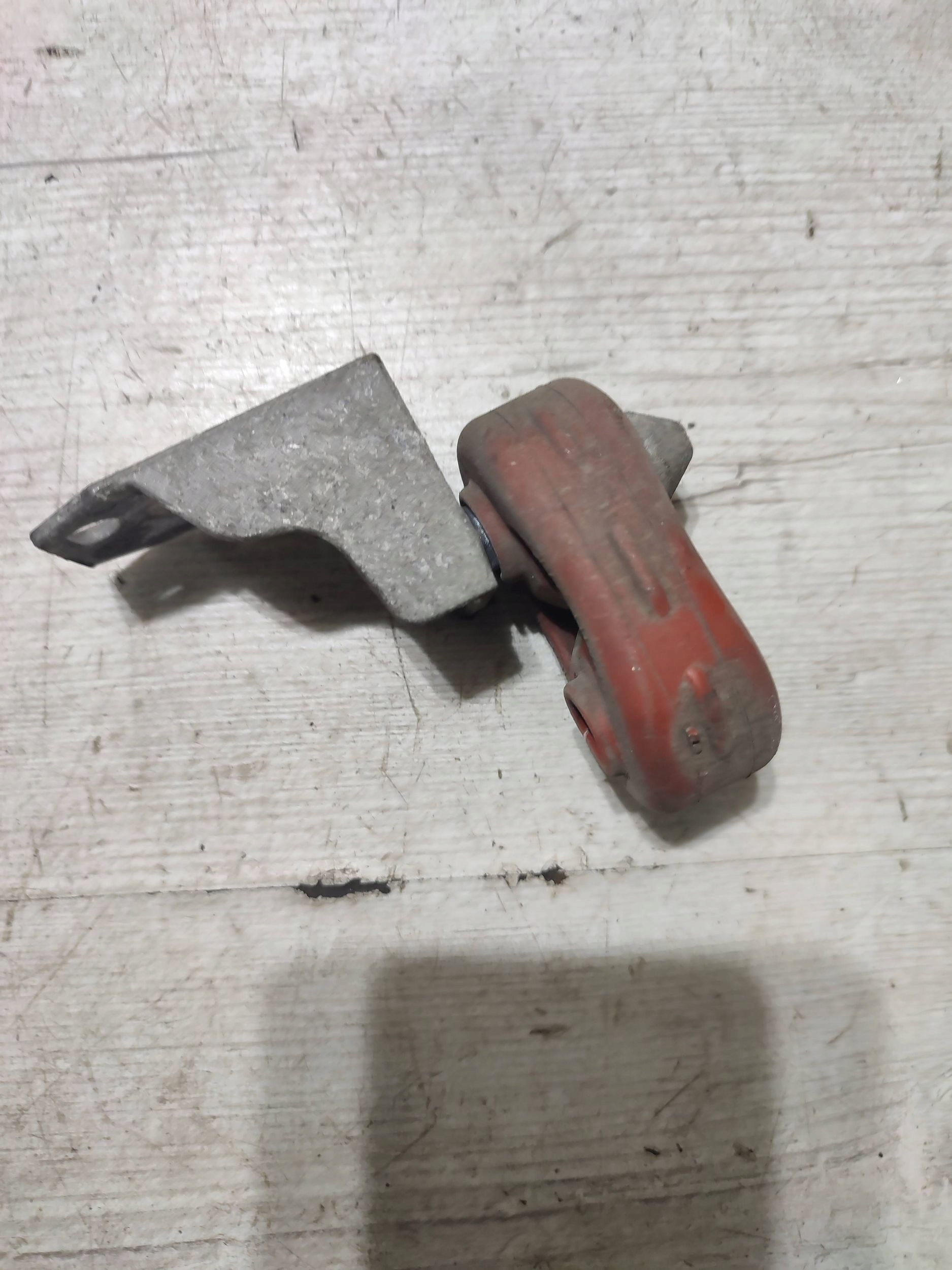 Seat Arona 2019 holder / bracket tlumika