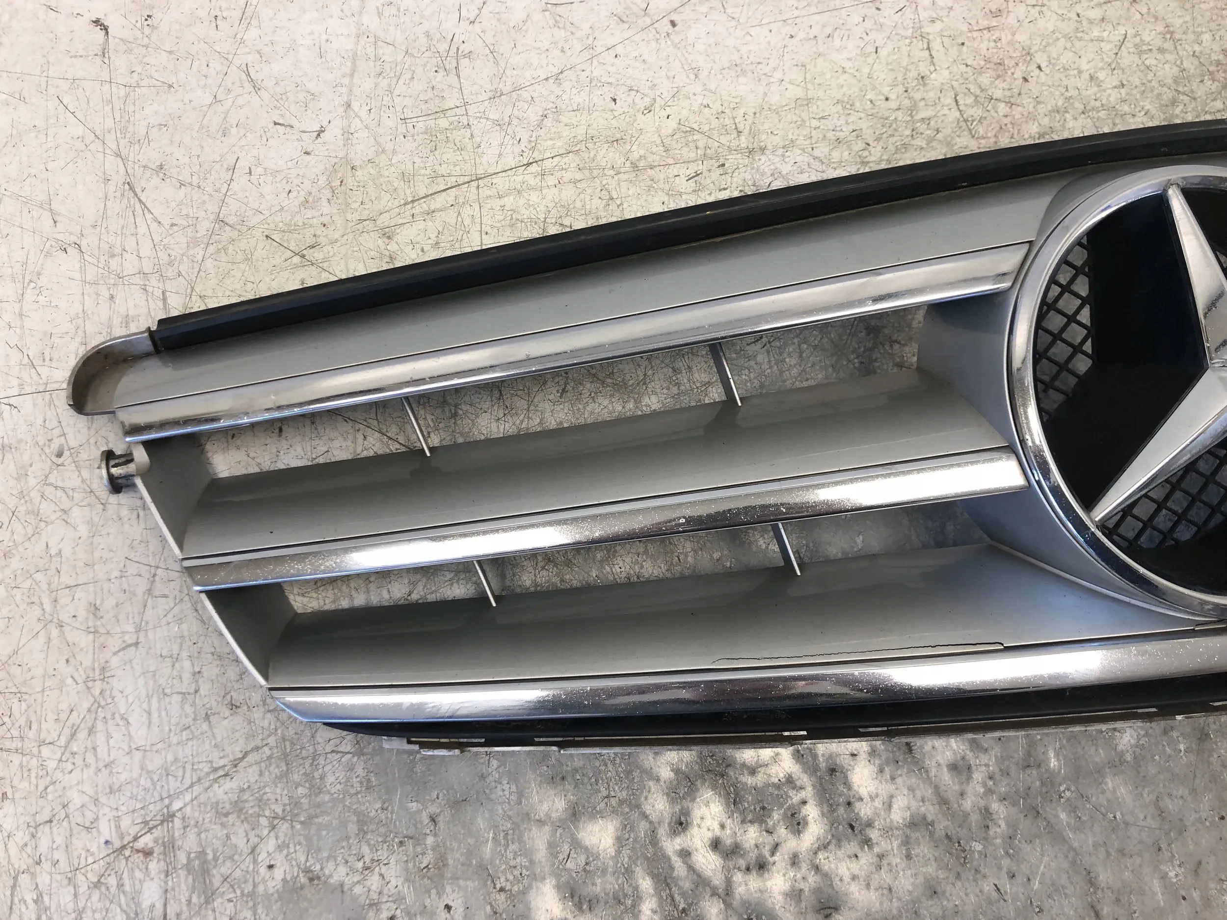 Grill Grill MERCEDES W204 A2048800023