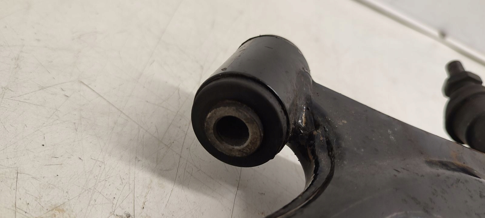 arm front front left Daihatsu Sirion II 1,0