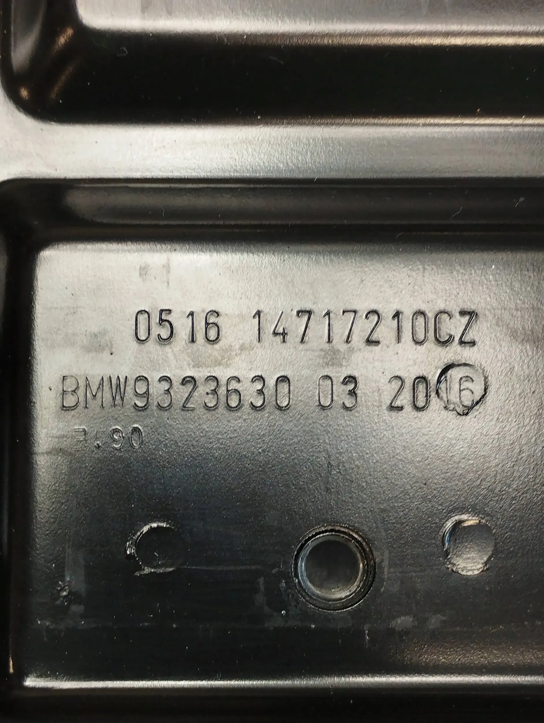 BMW 7 G11 Console pour batterie 9323630