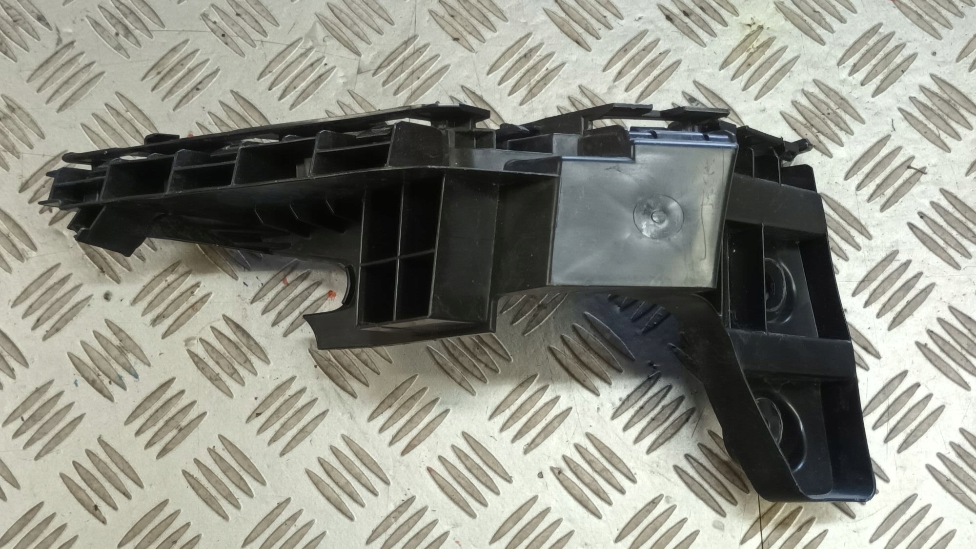 Gauche Support montage pare-chocs Arrière VW GOLF VIII HB 2019->