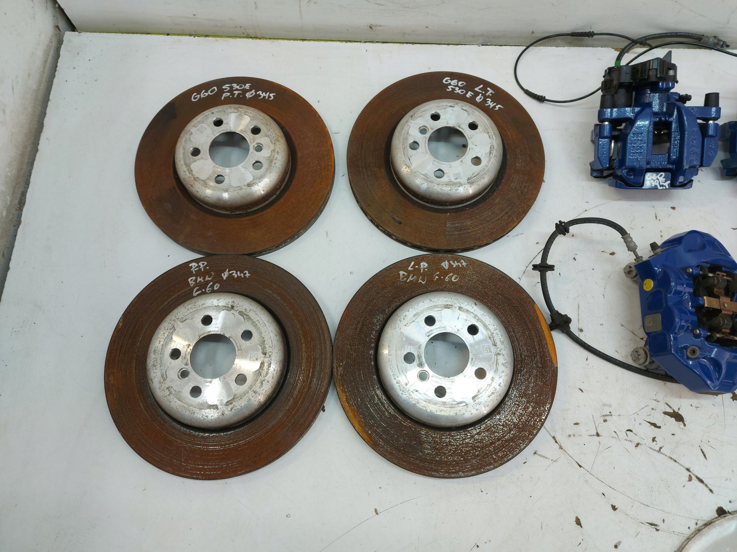 BMW 5 G60 530E calipers discs front rear part m-packet 347mm komplet hamulce