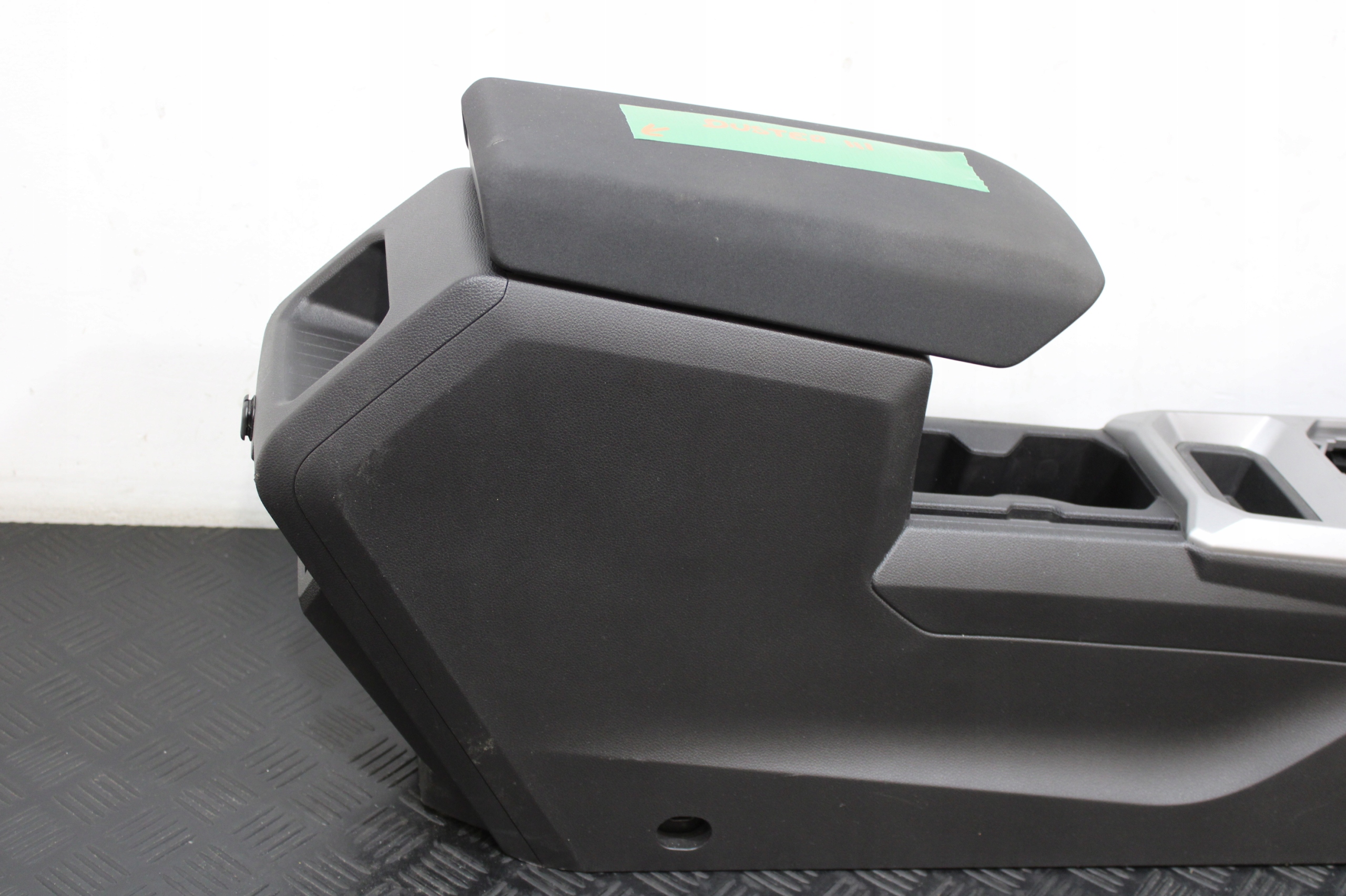 TUNEL central armrest DACIA DUSTER III 3 2024