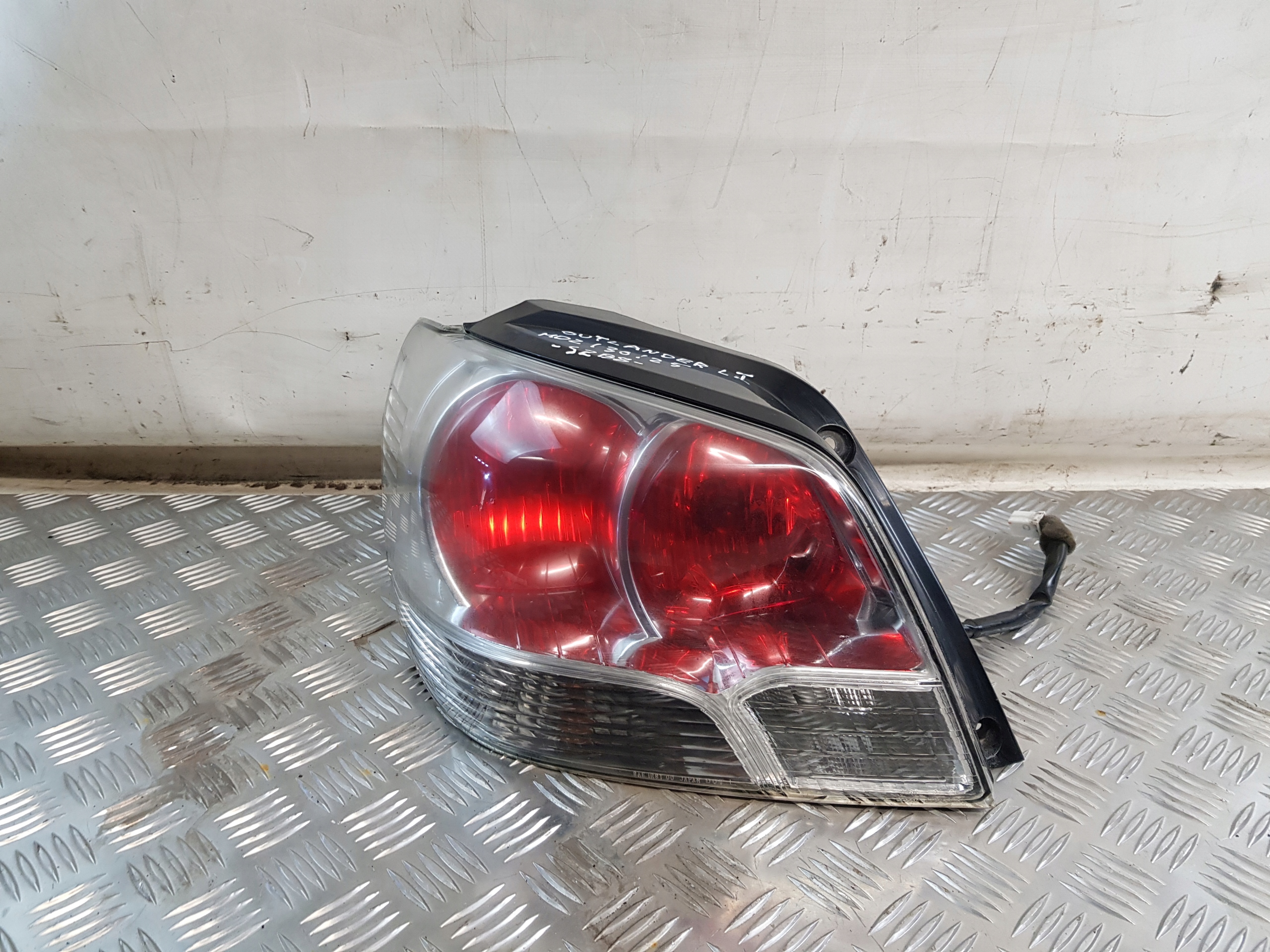 MITSUBISHI OUTLANDER and 03R- light rear left EU