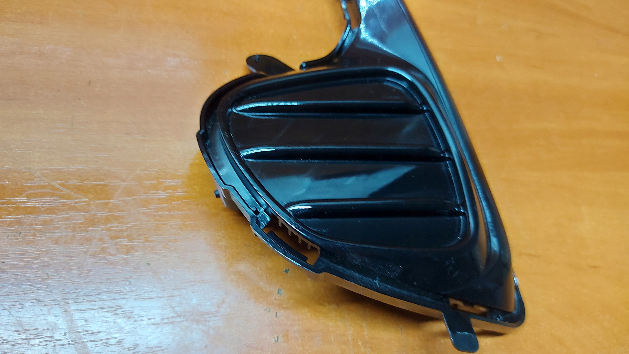spoiler grid of a bumper left left front front TOYOTA YARIS III 17