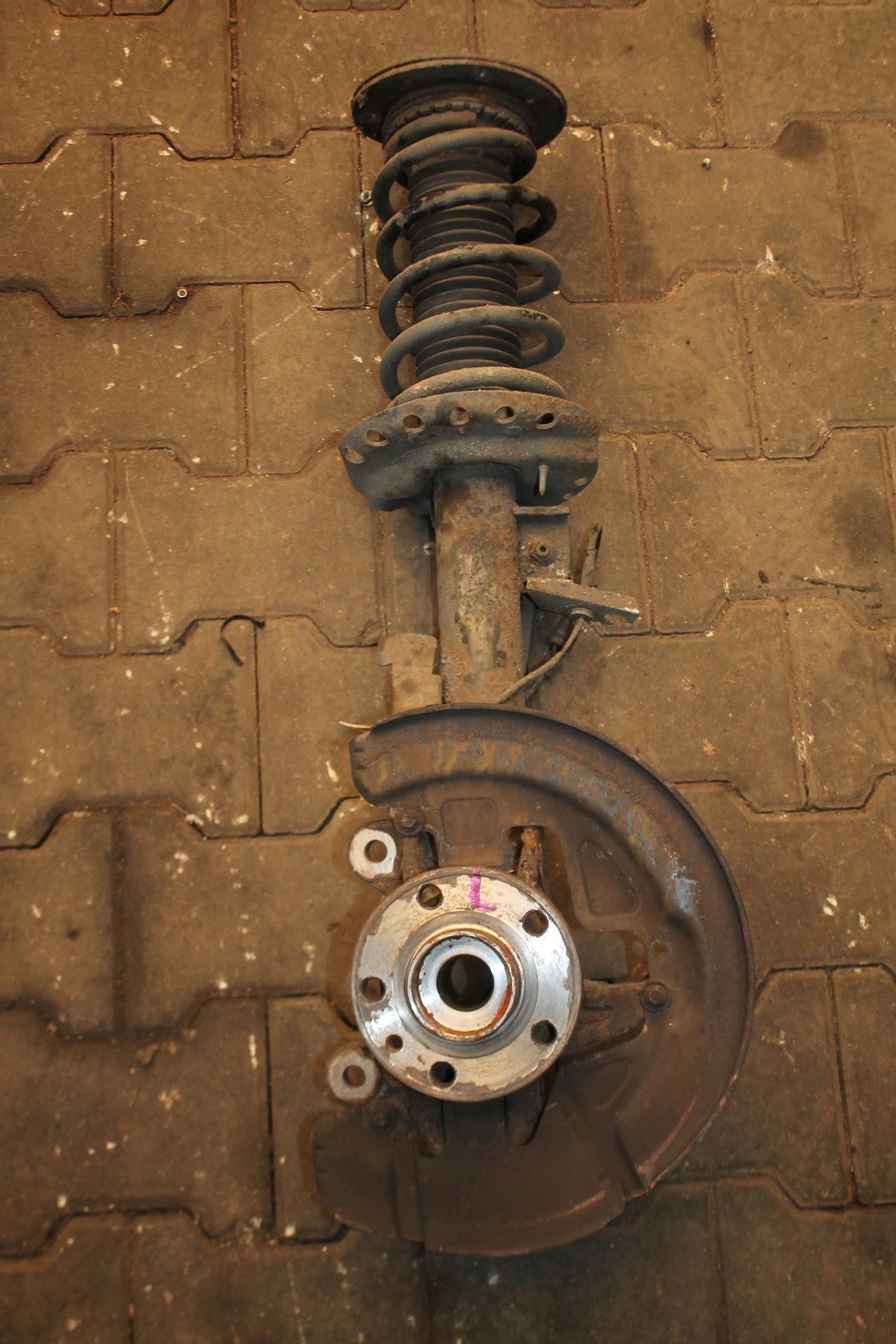 McPherson swing left front VOLVO V60 1.6 D 10
