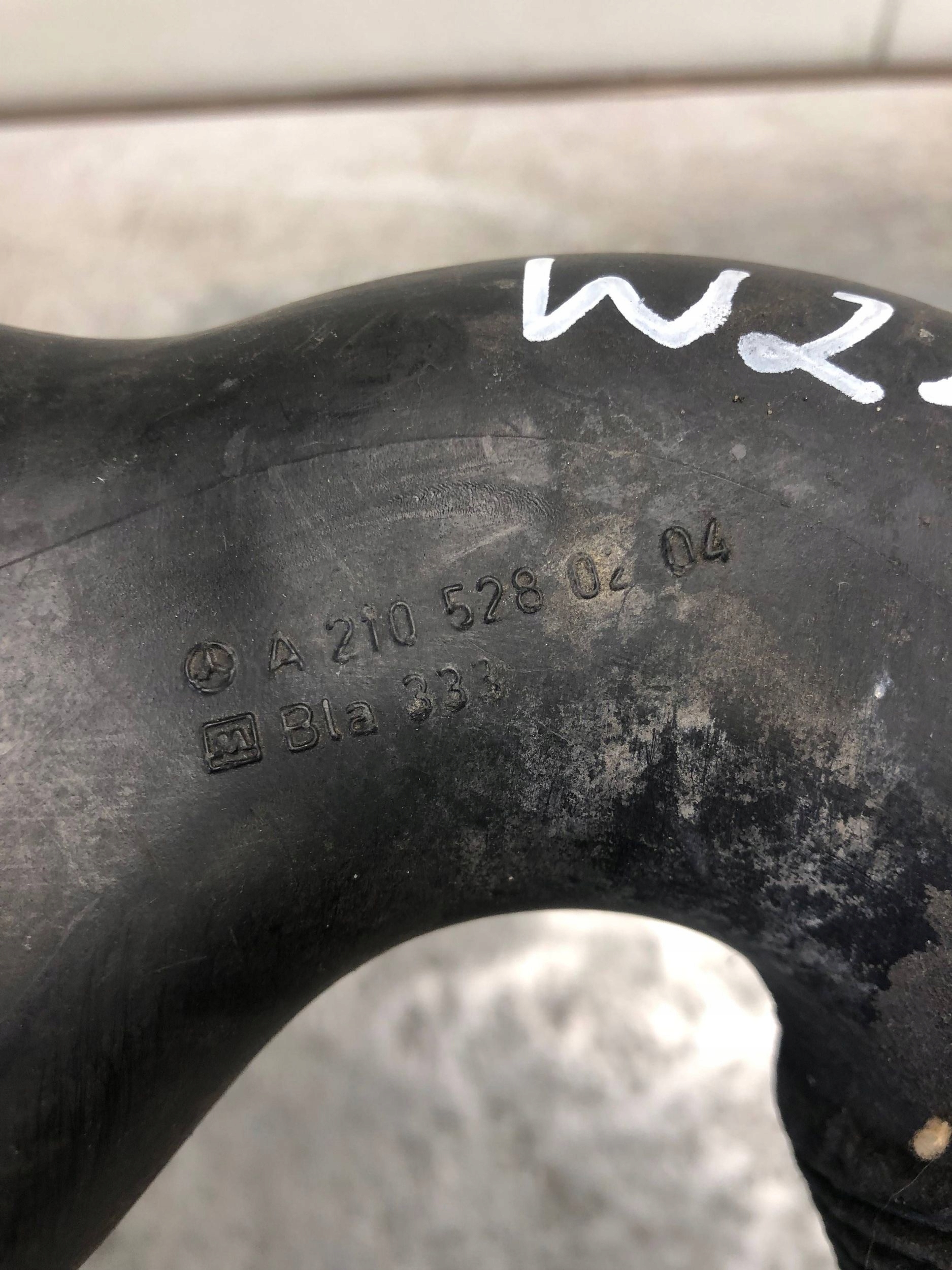 pipe air hose MERCEDES W210 A2105280204