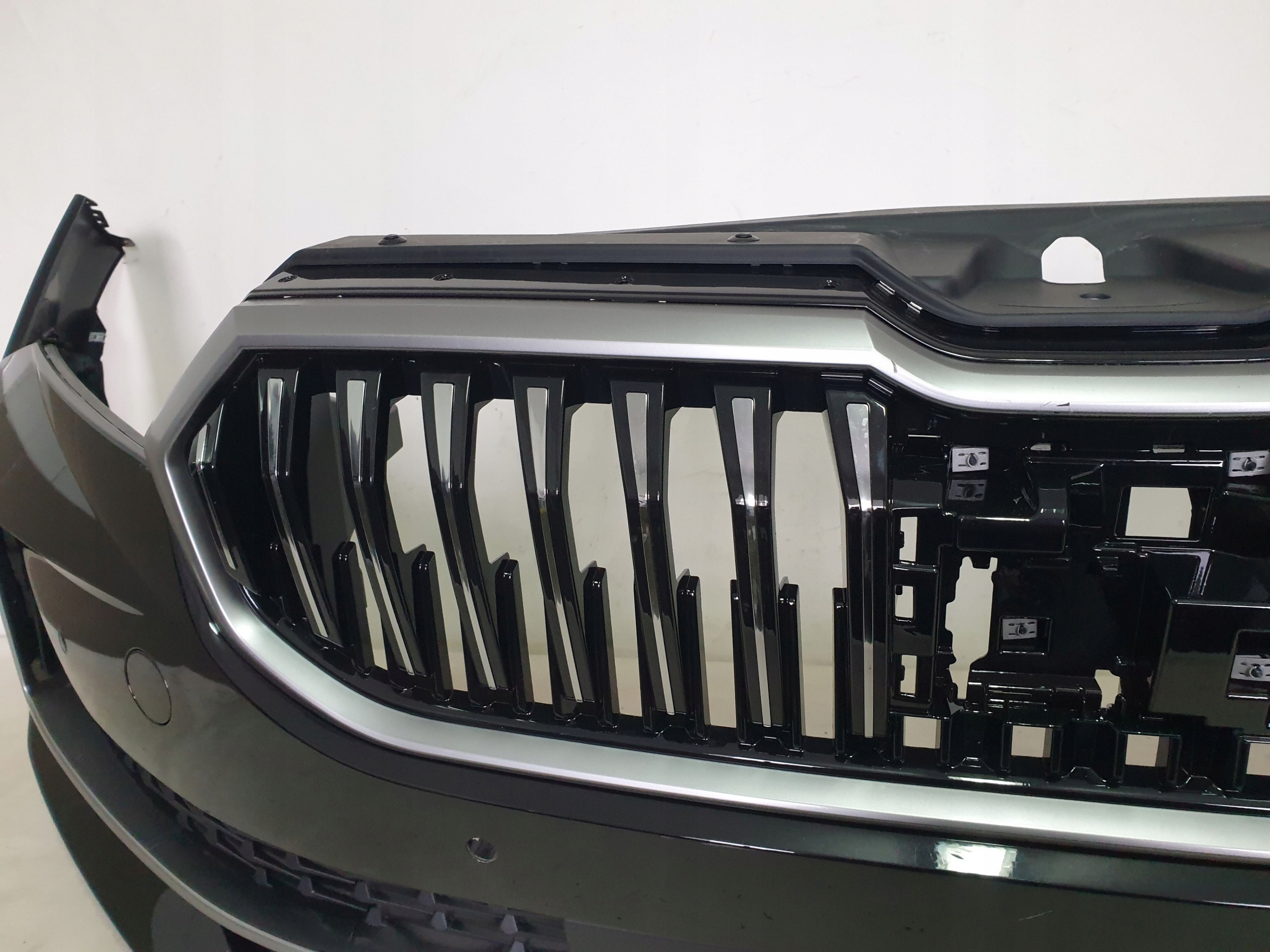 SKODA SUPERB IV 3P0 23-> bumper front front 4 x PDC cover 3P0807221