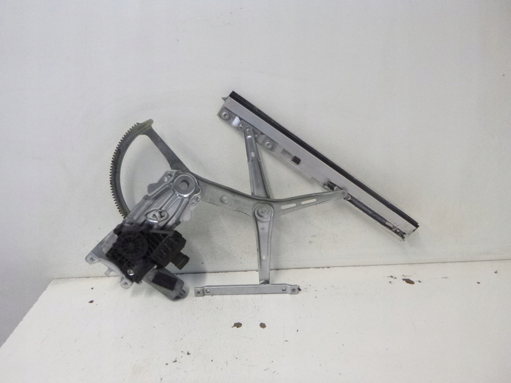 MÉCANISME VITRE AVANT DROITE OPEL ASTRA H KOMBI 05R.