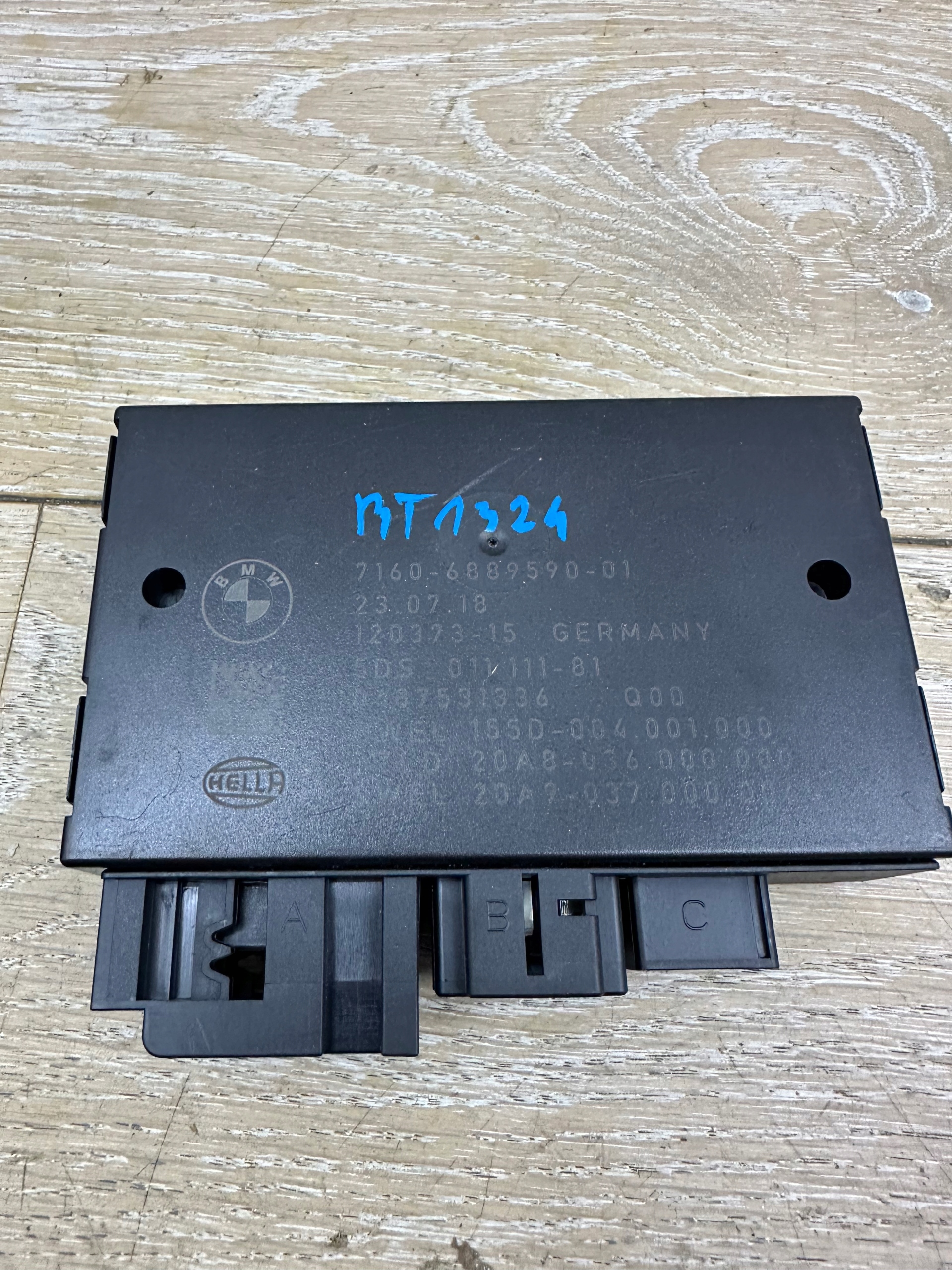 BMW F39 F20 F30 module control unit HAKA 6889590