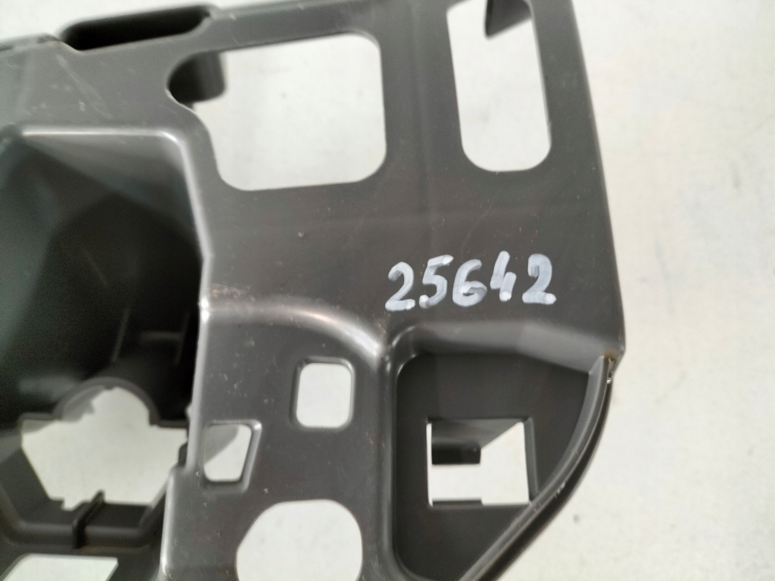 SUPPORT SUPPORT PLAQUE AVANT GAUCHE SKODA OCTAVIA 4 IV 19