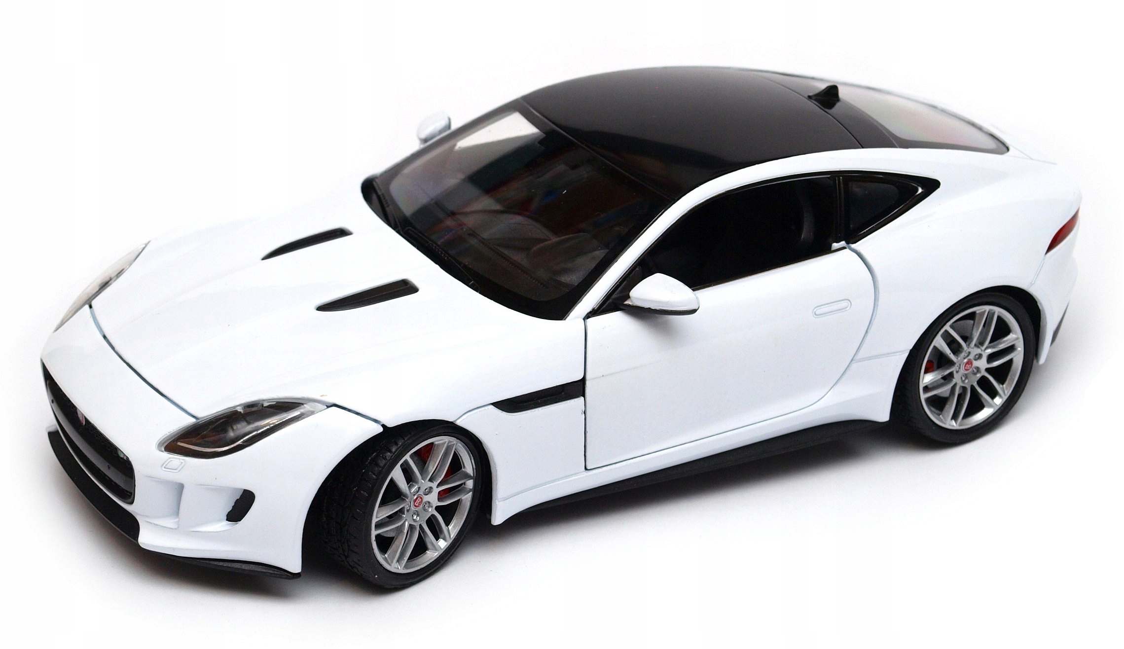 Jaguar F-Type Coupe 1:24 model Welly kovový