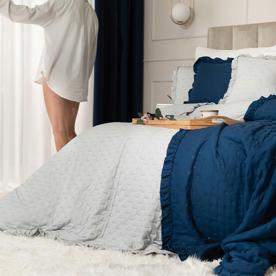 Savona Přehoz s volánem, 220x240 cm, barva 001 šedá