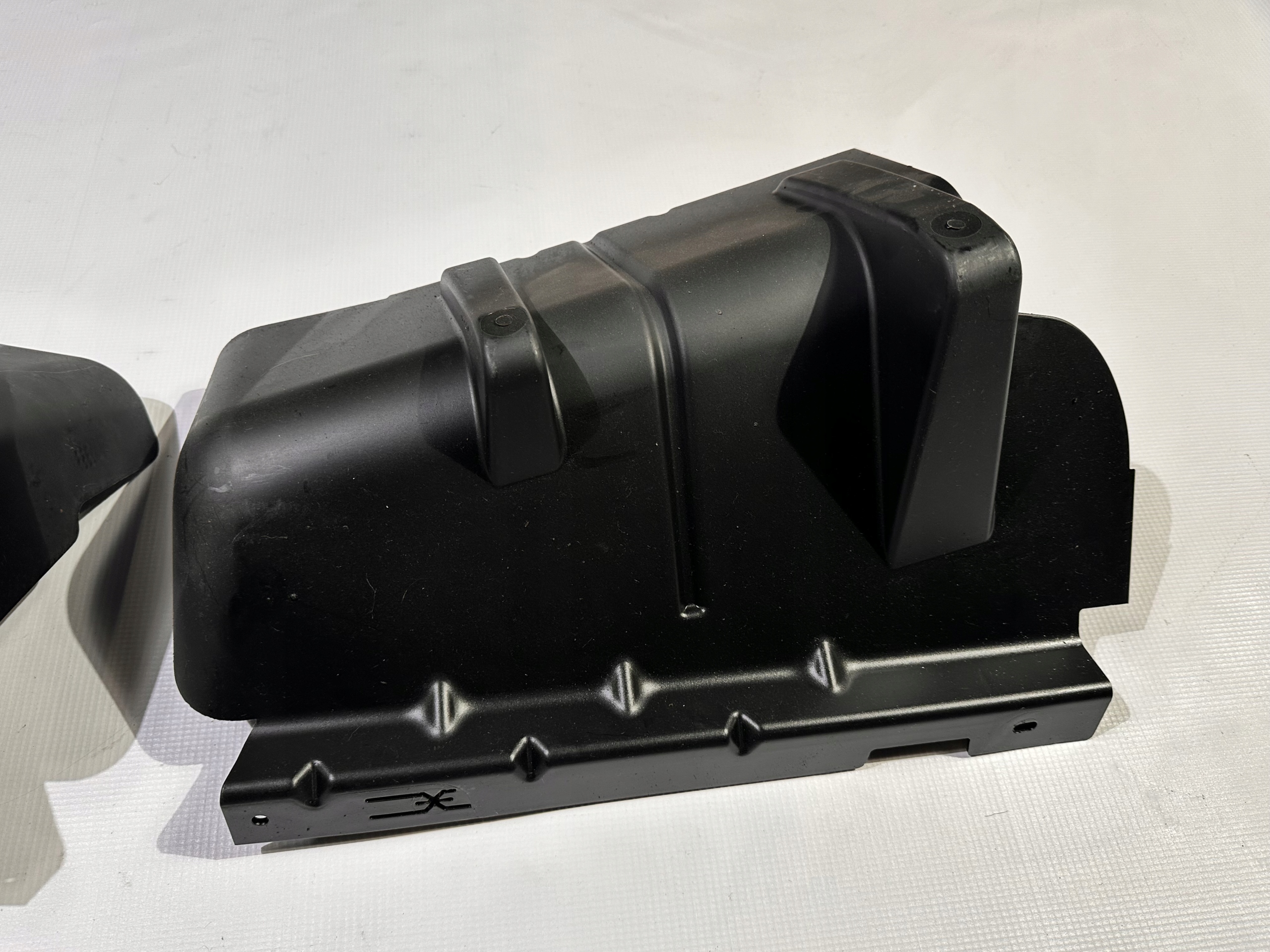 support supports left right rear part rear. holder Lincoln Continental 2017+