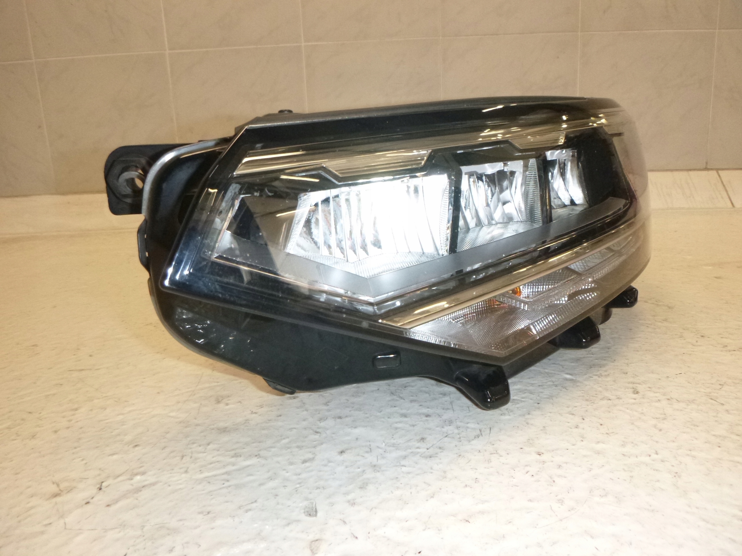 VW PASSAT B8 LIFT light left front 10PIN LED NR103