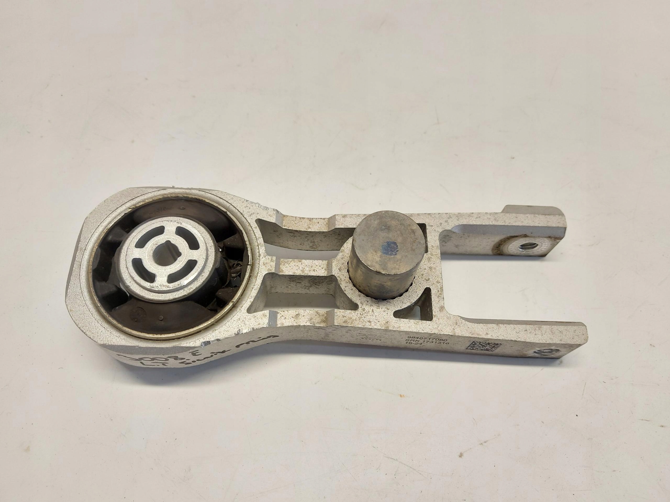 Peugeot 3008 III E3008 holder engine mount gearboxes rear part lower 9840717080