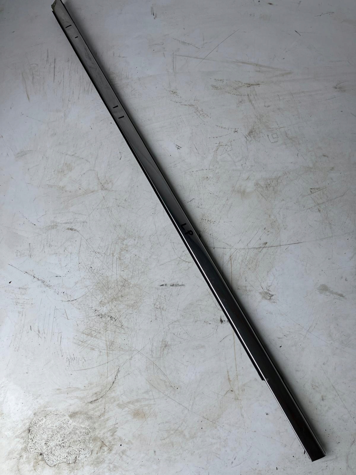 moulding dust CHROM door left front CITROEN C4 PICASSO II 9677090980