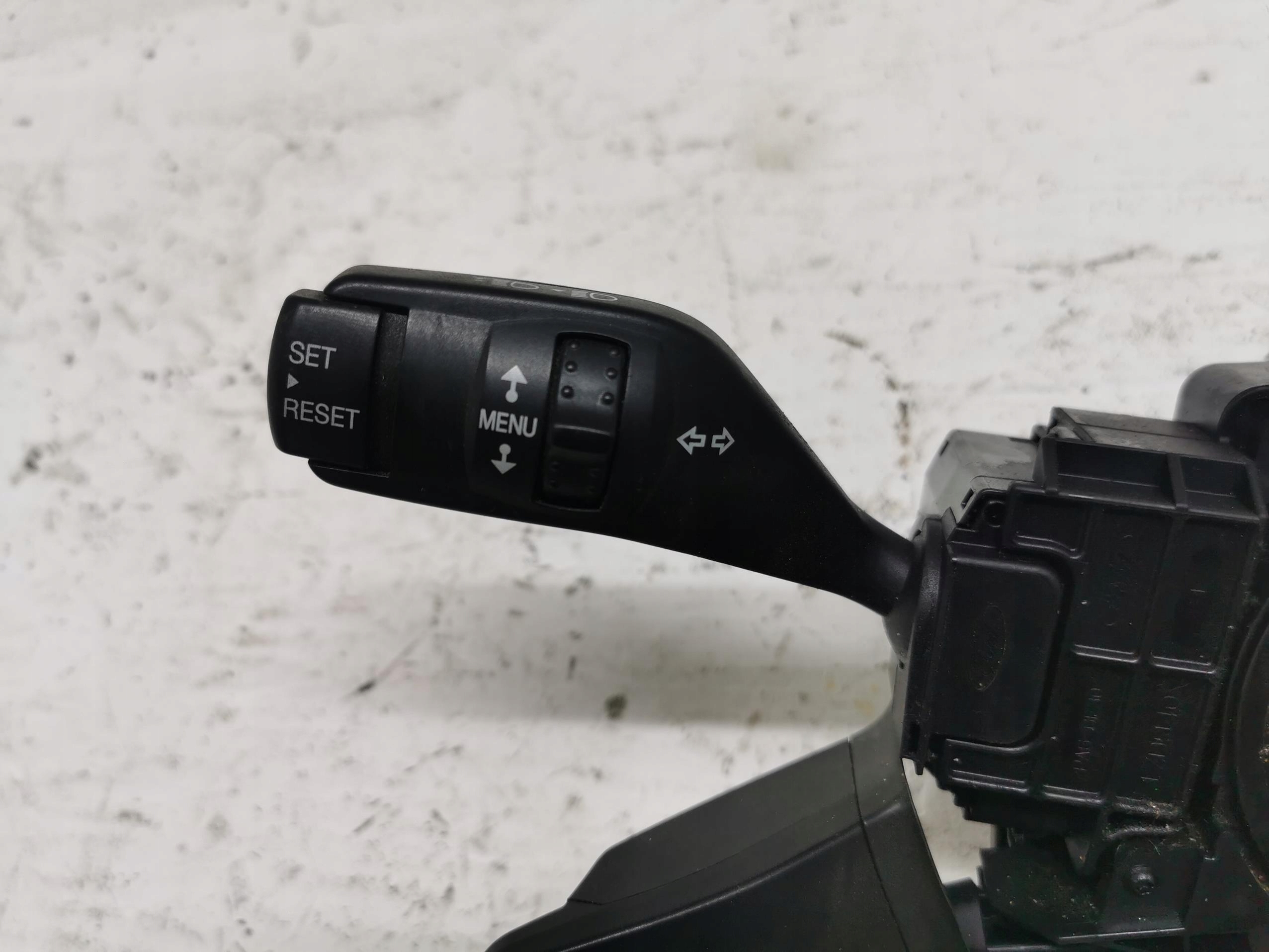steering wheel levers and controls ring FORD FOCUS MK2 LIFT