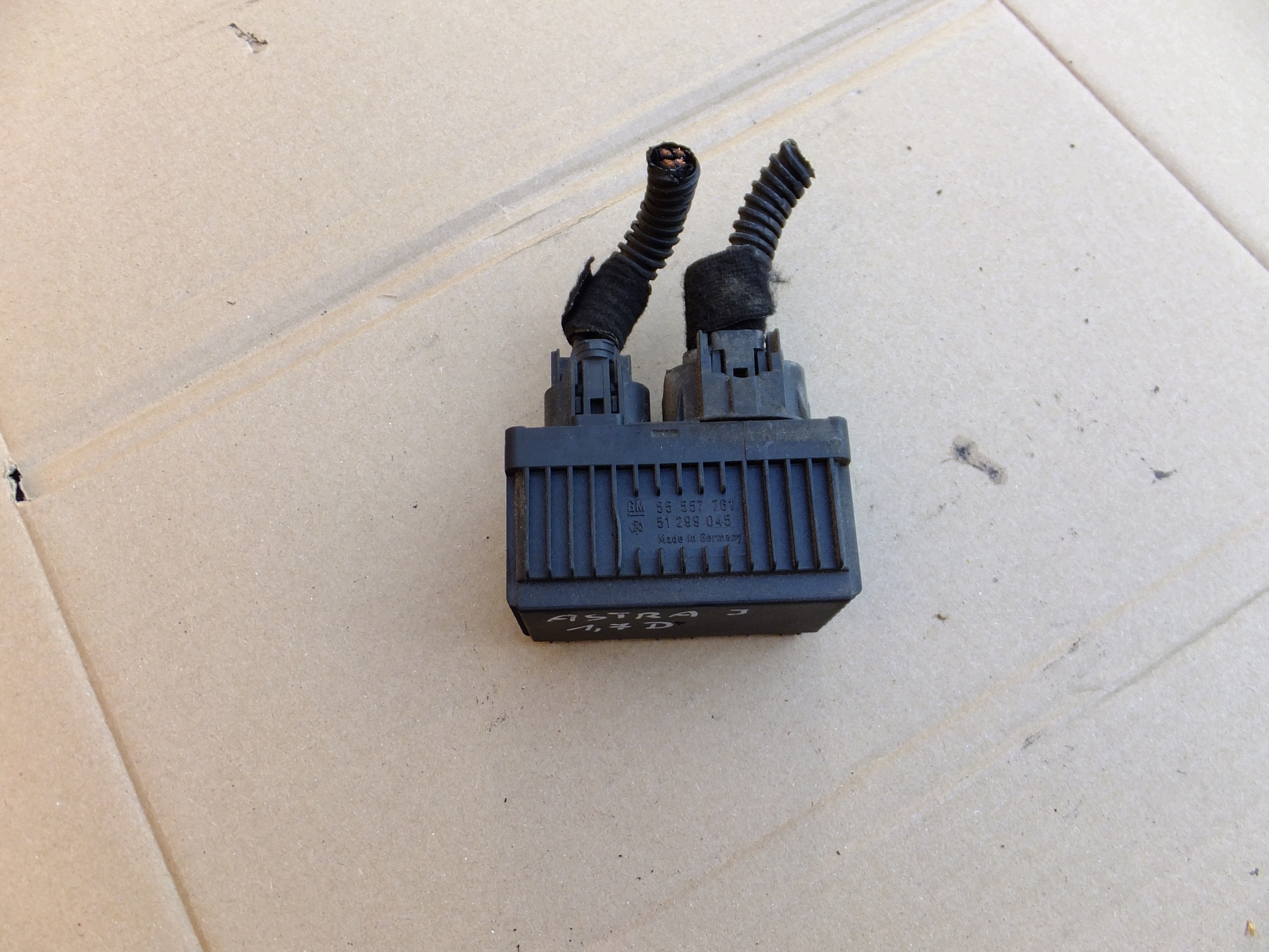 relay plugs opel astra J IV 1,7 cdti 55557761