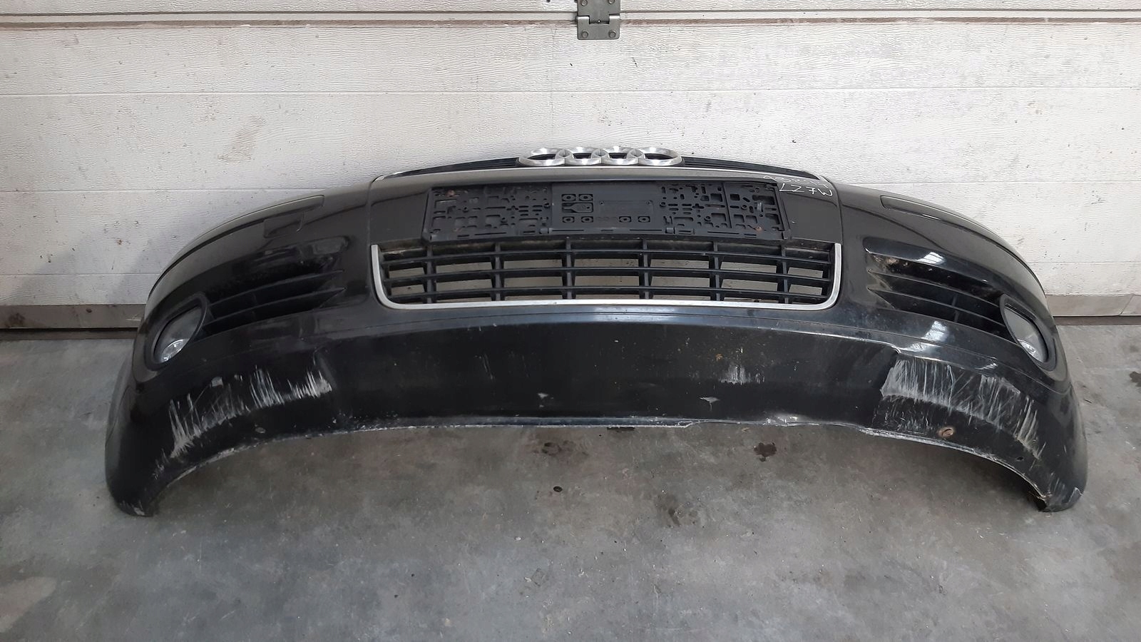 bumper front front Audi A3 8P 1,6 MPI LZ9W