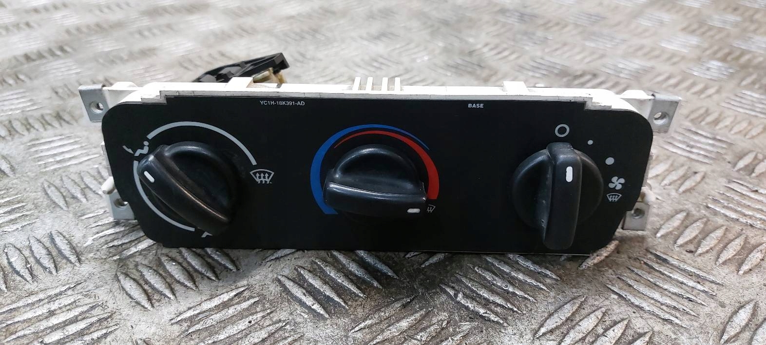 PANEL air conditioning devices TRANSIT V DOKA YC1H-18K391-AD