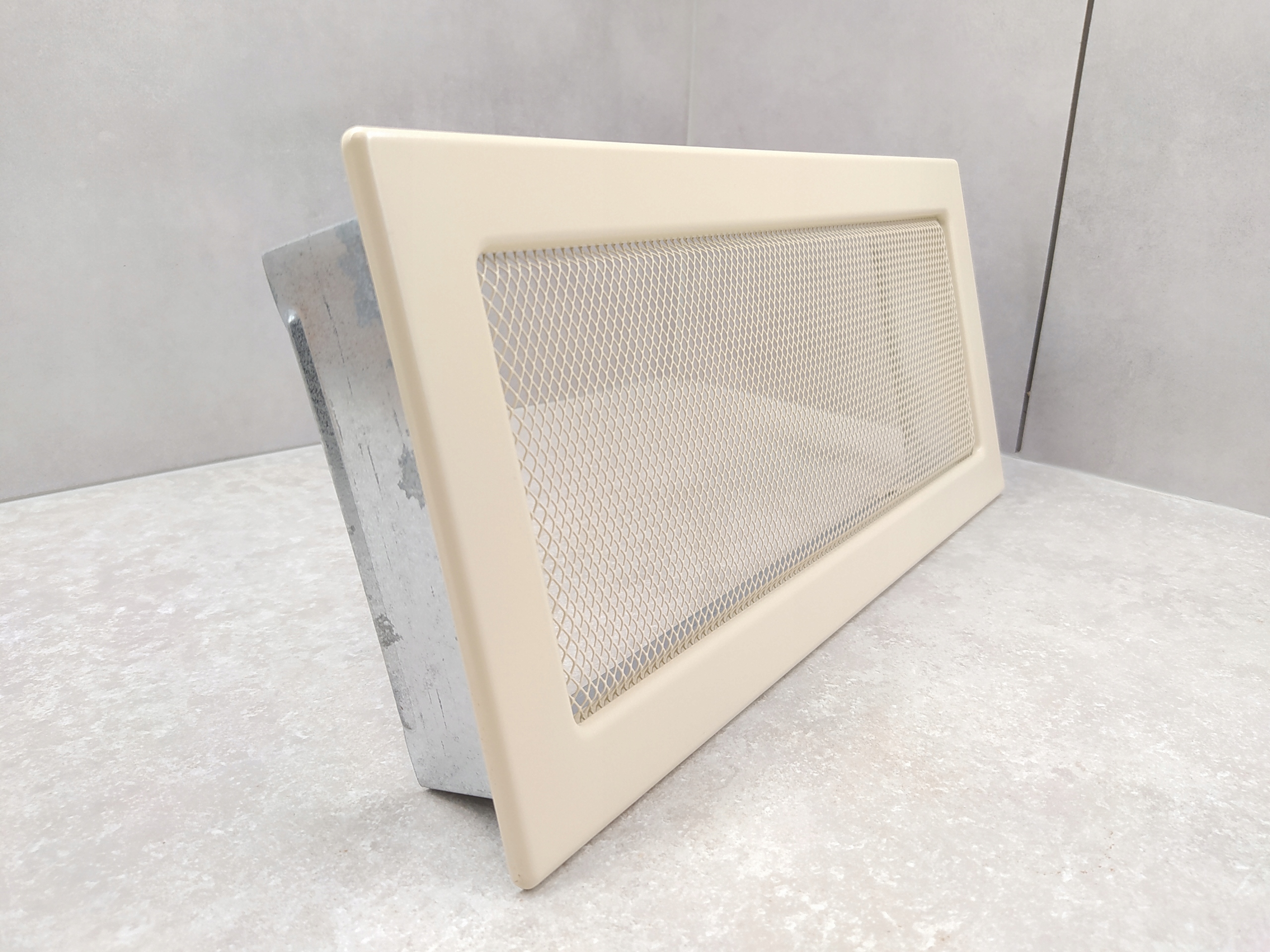 KRATKA KOMINKOWA WENTYLACYJNA 17x37 KREMOWA BEŻ Typ kratki malowana