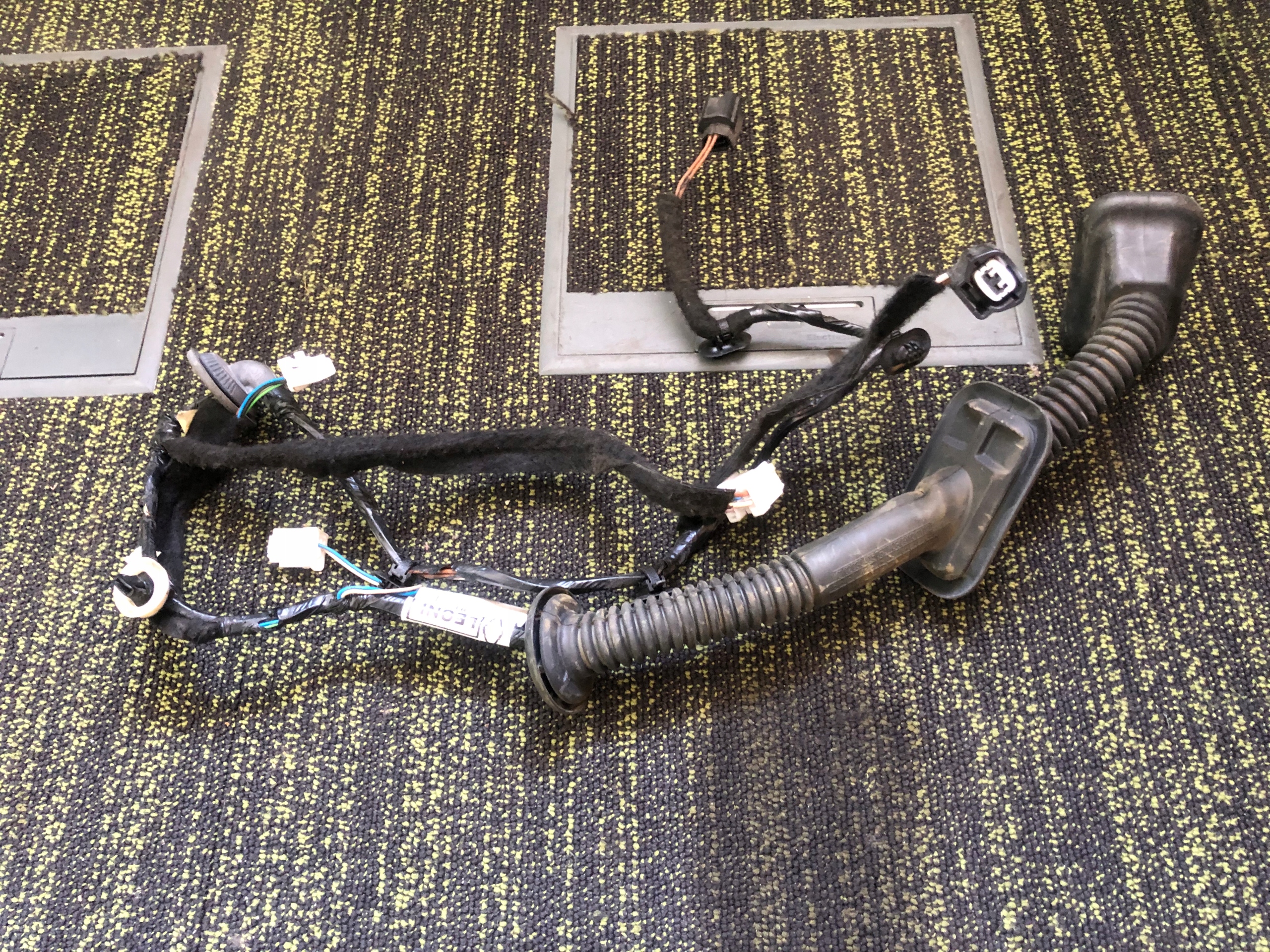 Wiązka drzwi Renault Sandero 242104432