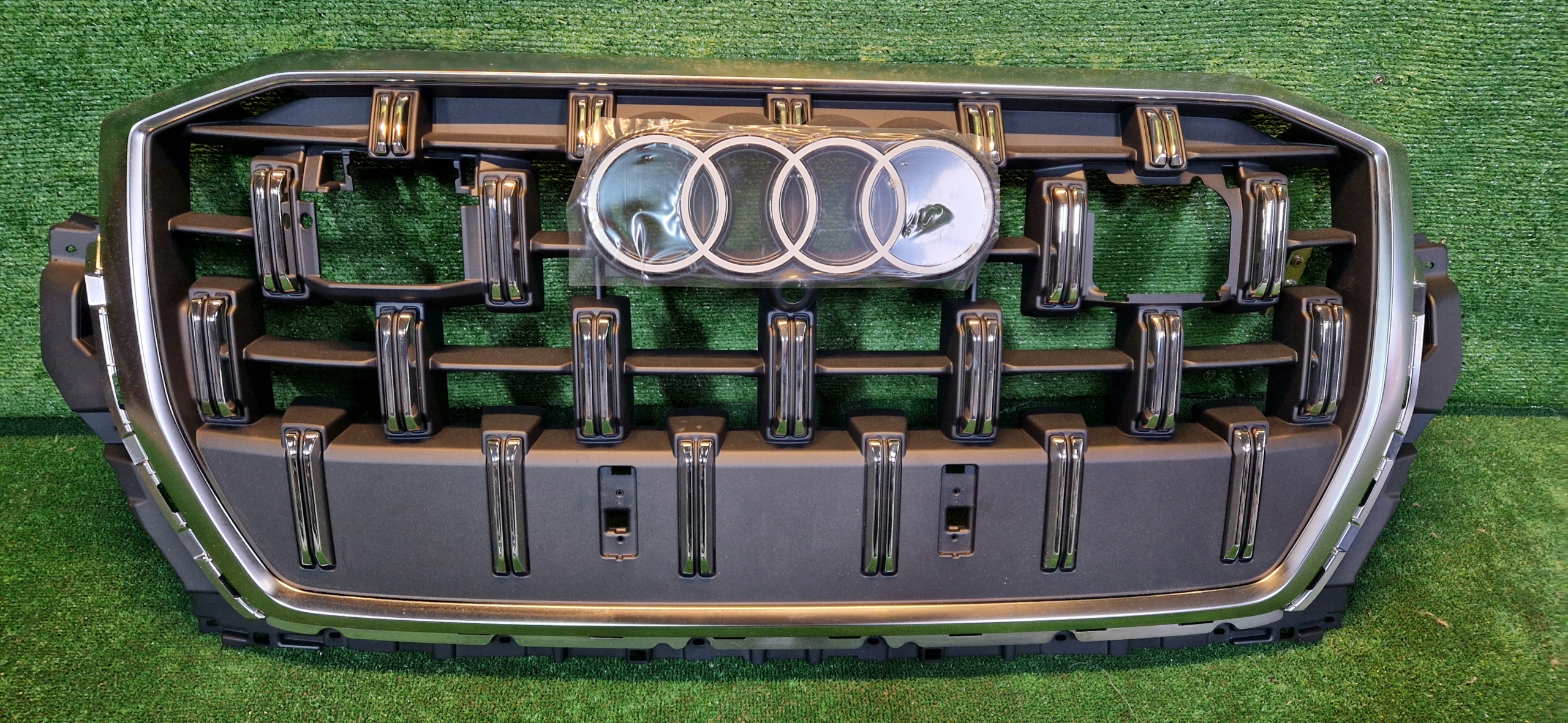 Audi Q7 Kühlergrill FRONTGRILL Kühlergitter 4M0853651BE - Thumbnail 1