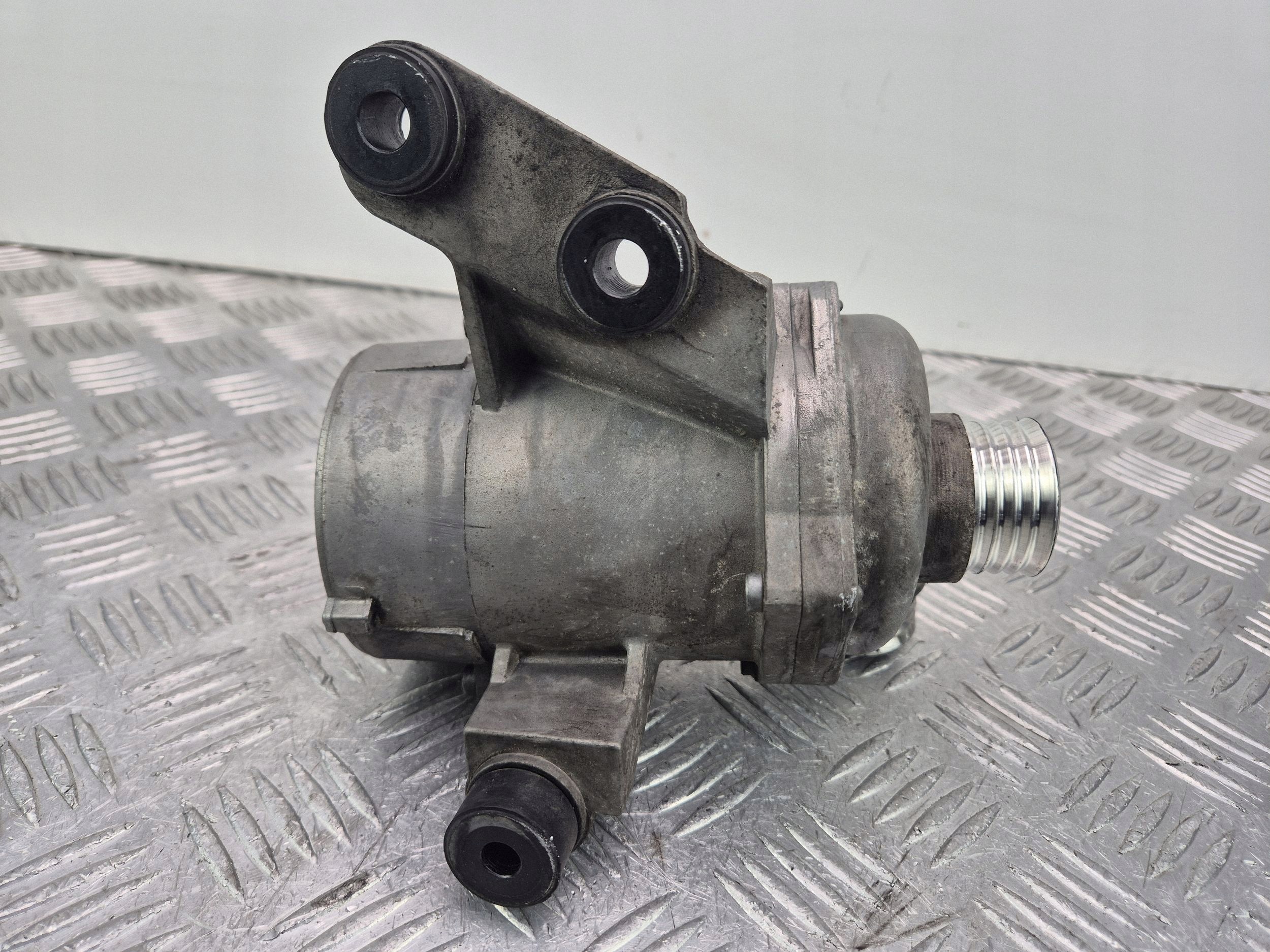 BMW 3 E90 E91 318i wasserpumpe 7586928 N43B20AA